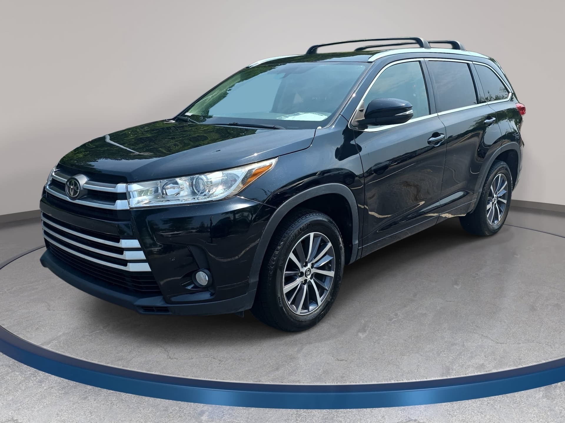 2017 Toyota Highlander XLE V6 — photo 1 of 38