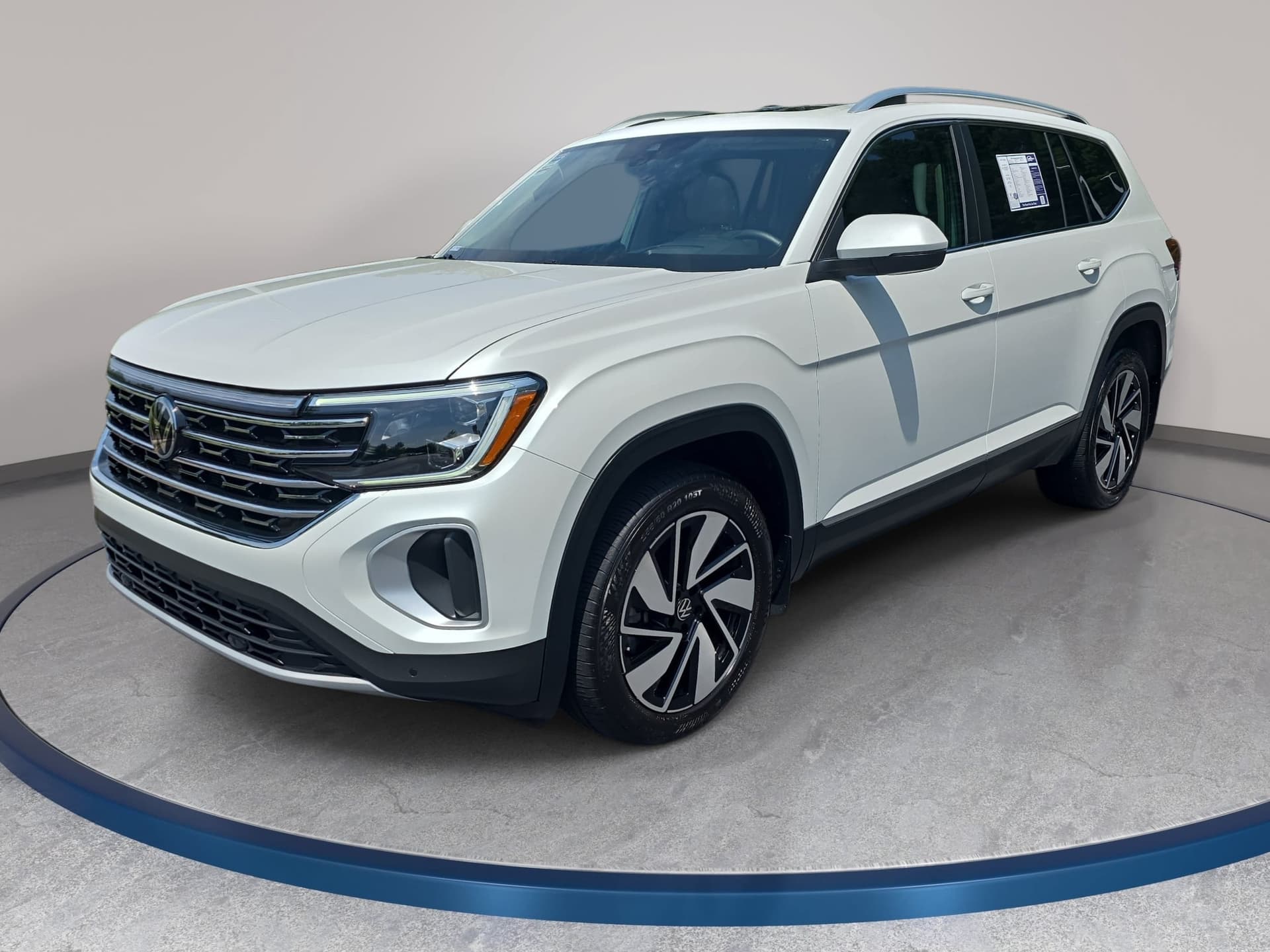 2025 Volkswagen Atlas 2.0T SEL — photo 1 of 38