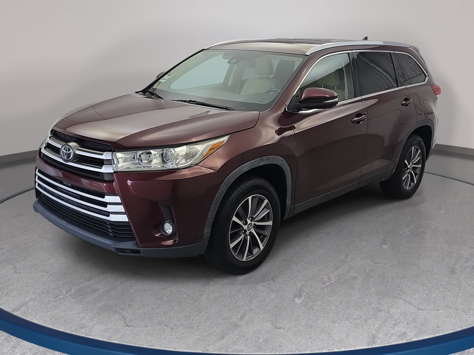 2019 Toyota Highlander XLE V6 — photo 1 of 37