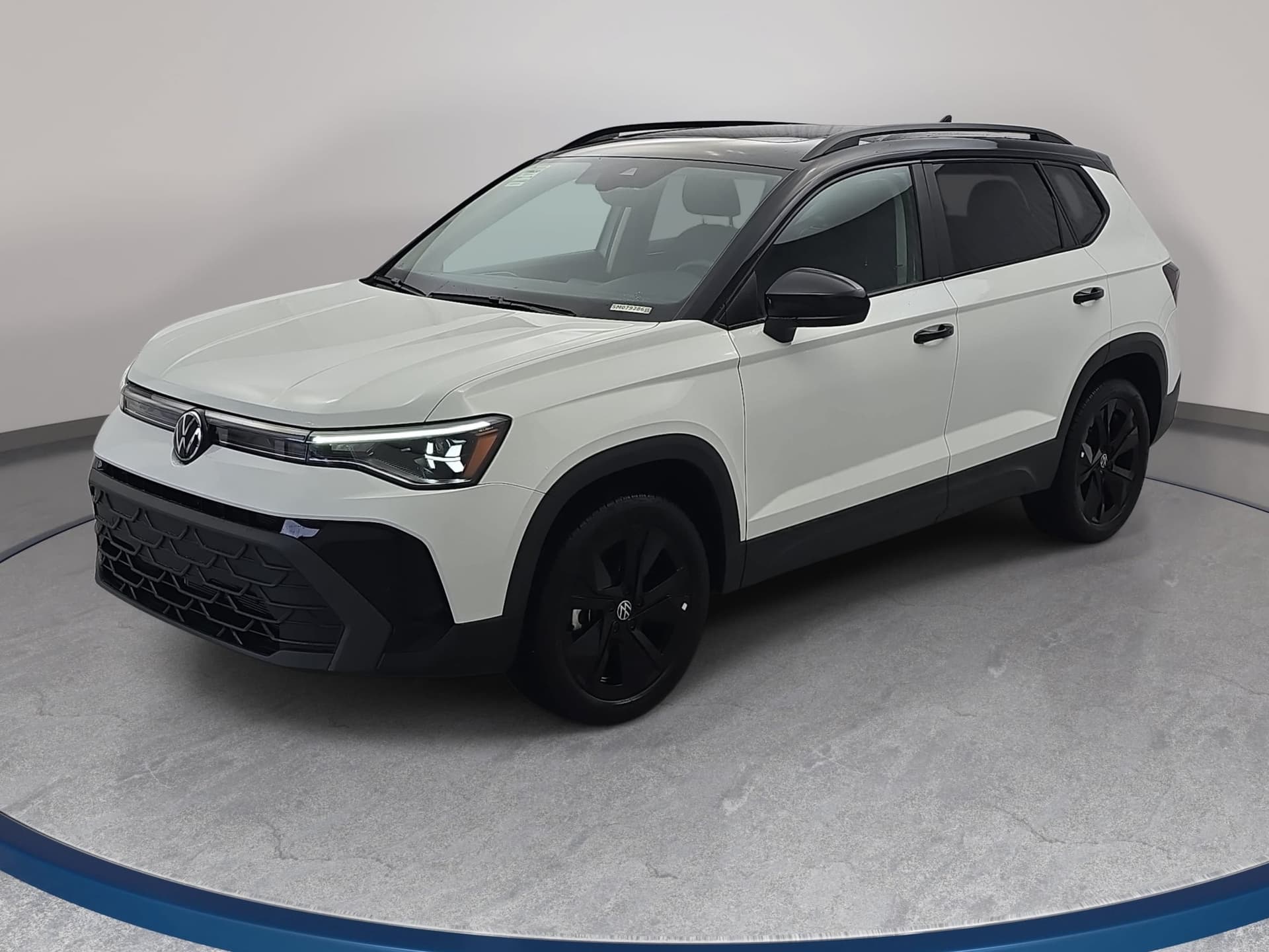 2025 Volkswagen Taos Base — photo 1 of 34