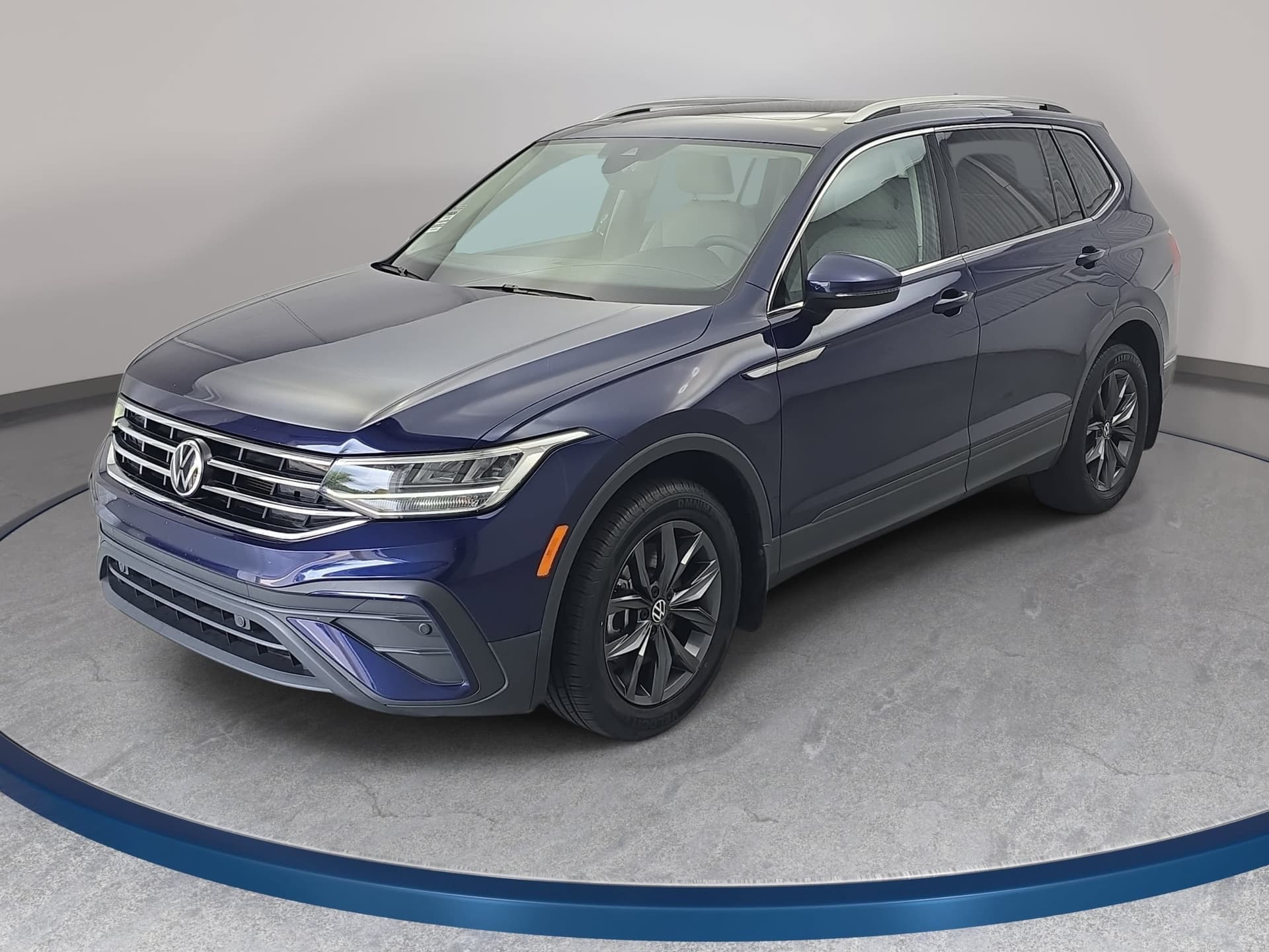 2023 Volkswagen Tiguan 2.0T SE — photo 1 of 36