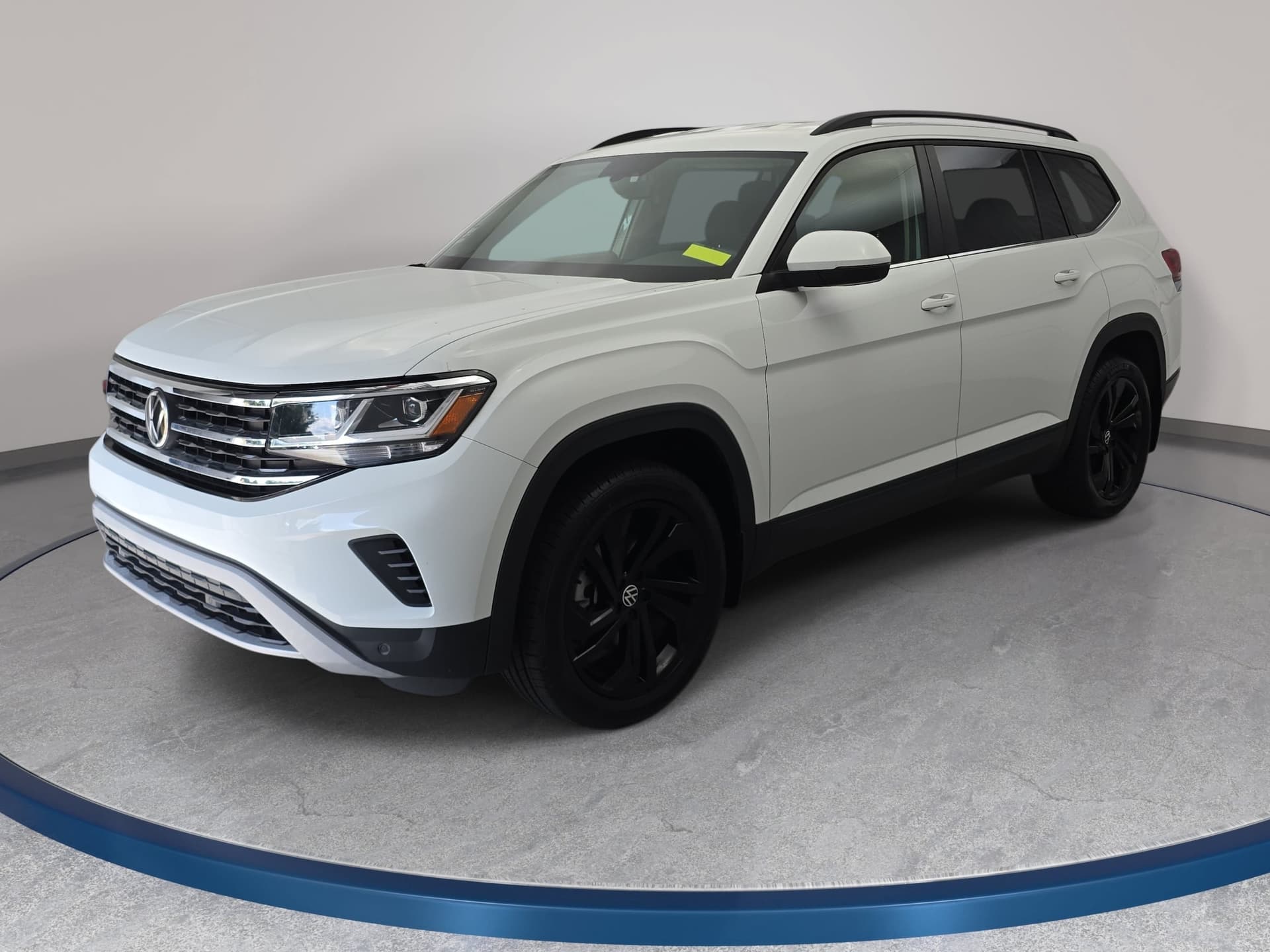 2023 Volkswagen Atlas 3.6L V6 SE w/Technology — photo 1 of 36