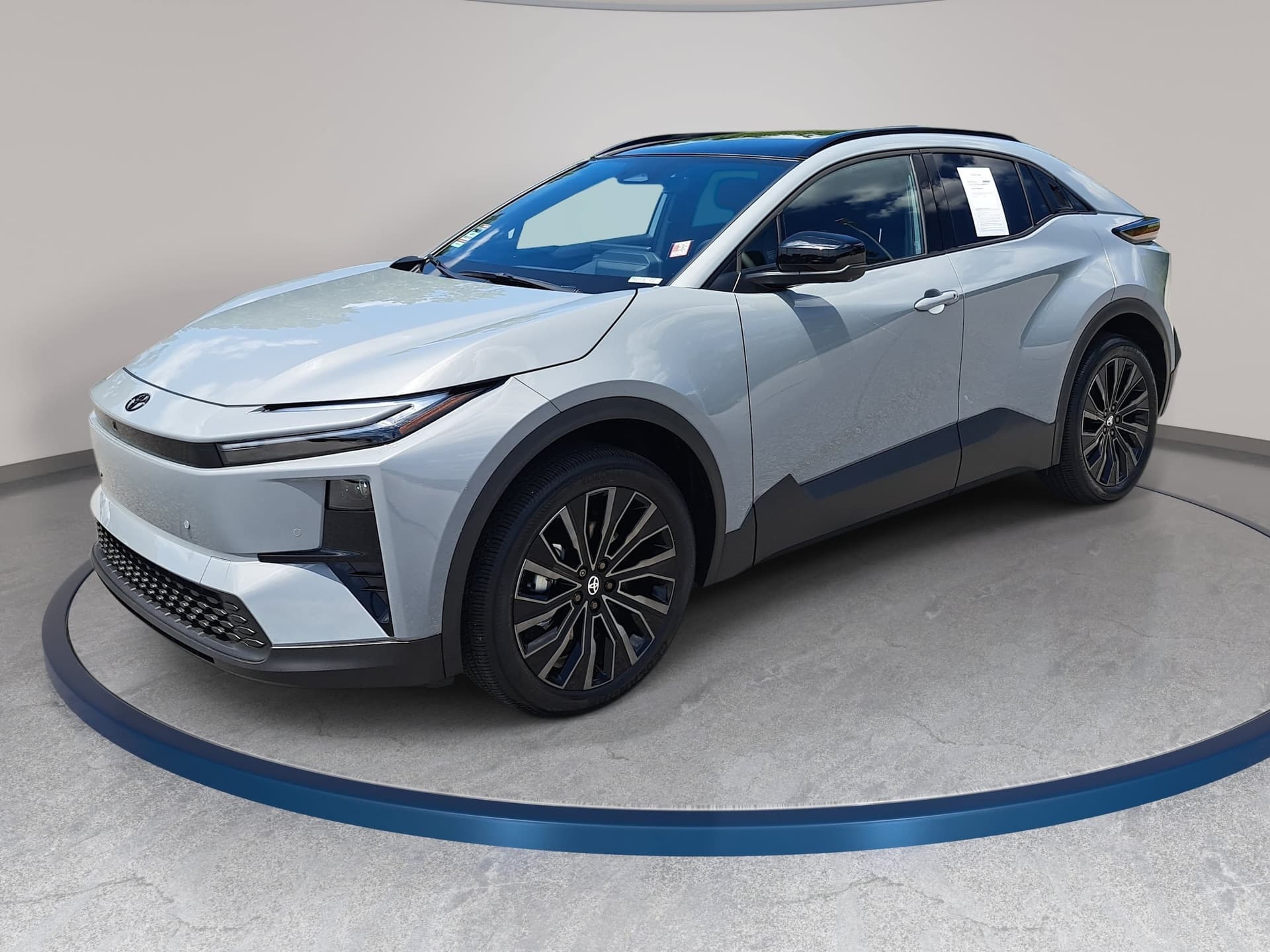2026 Toyota C-HR XSE — photo 1 of 37