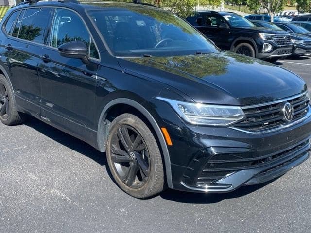 2023 Volkswagen Tiguan SE R-Line Black — photo 1 of 14
