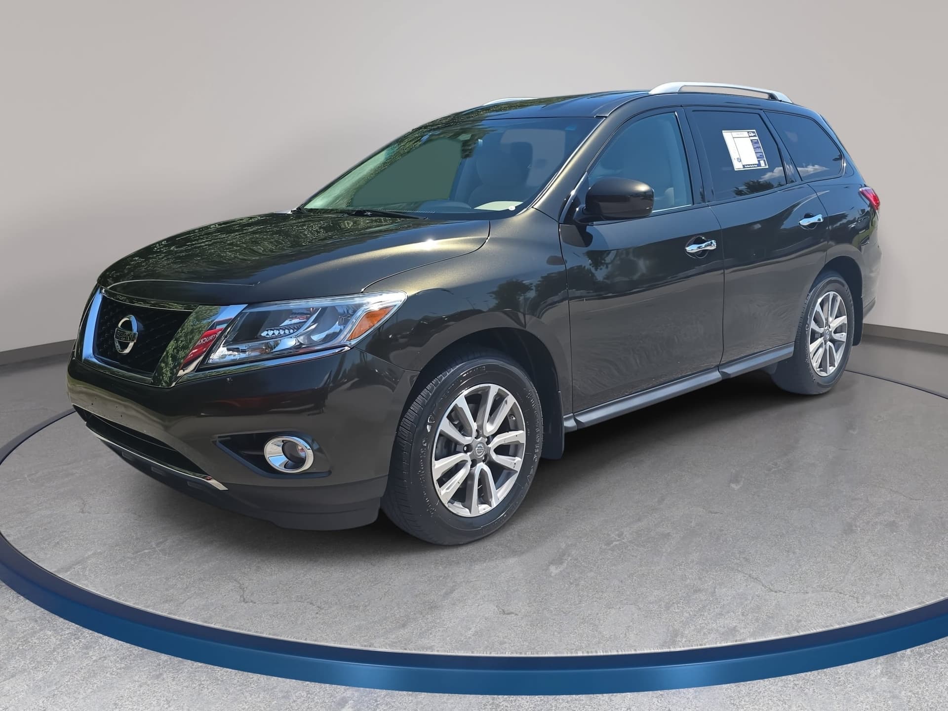 2016 Nissan Pathfinder SV — photo 1 of 34