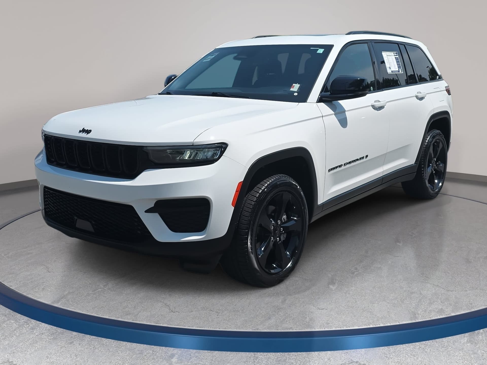 2023 Jeep Grand Cherokee Altitude — photo 1 of 35