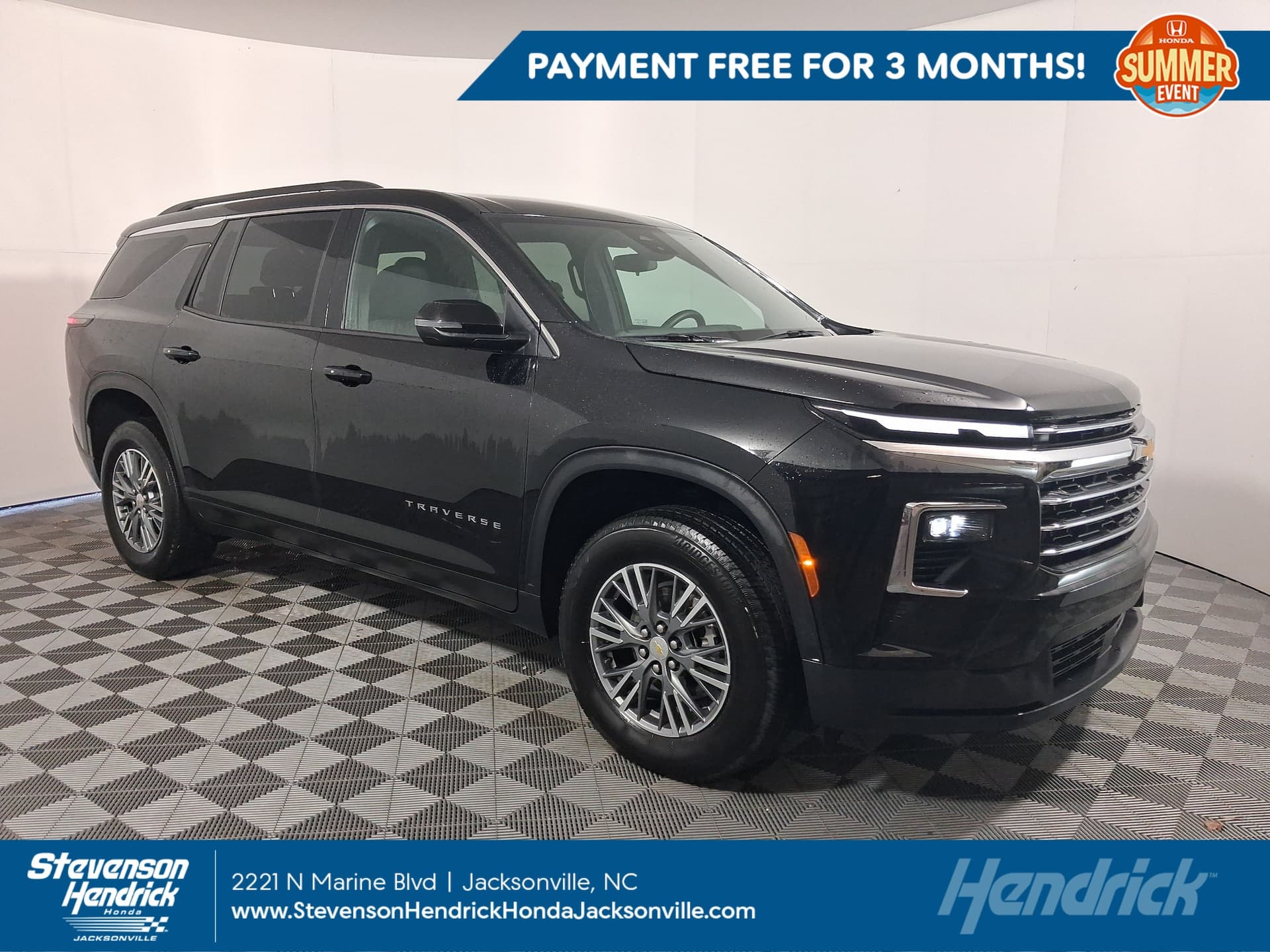 2025 Chevrolet Traverse FWD LT — photo 1 of 11
