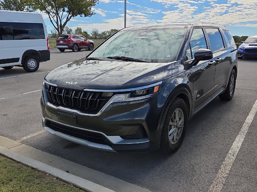 2024 Kia Carnival LX — photo 1 of 6