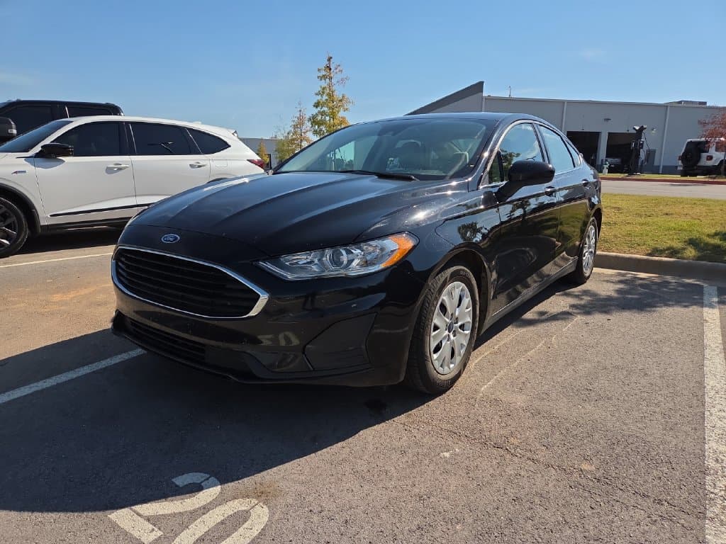 2020 Ford Fusion S — photo 1 of 6