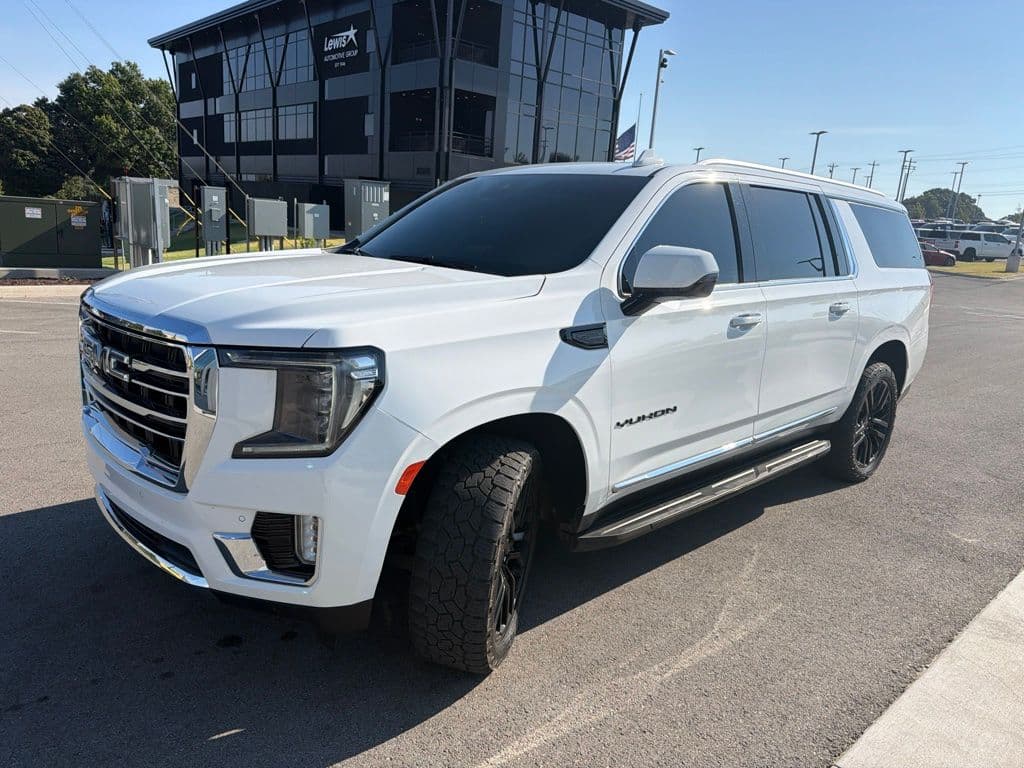 2024 GMC Yukon XL SLT — photo 1 of 14