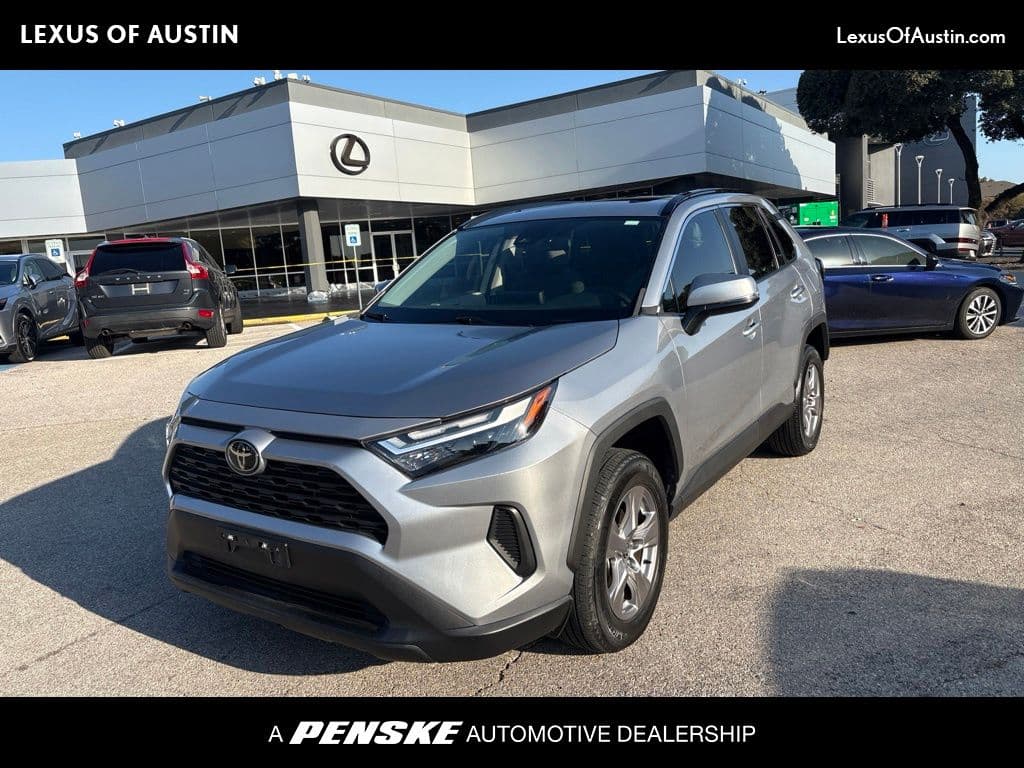 2022 Toyota RAV4 XLE — photo 1 of 21