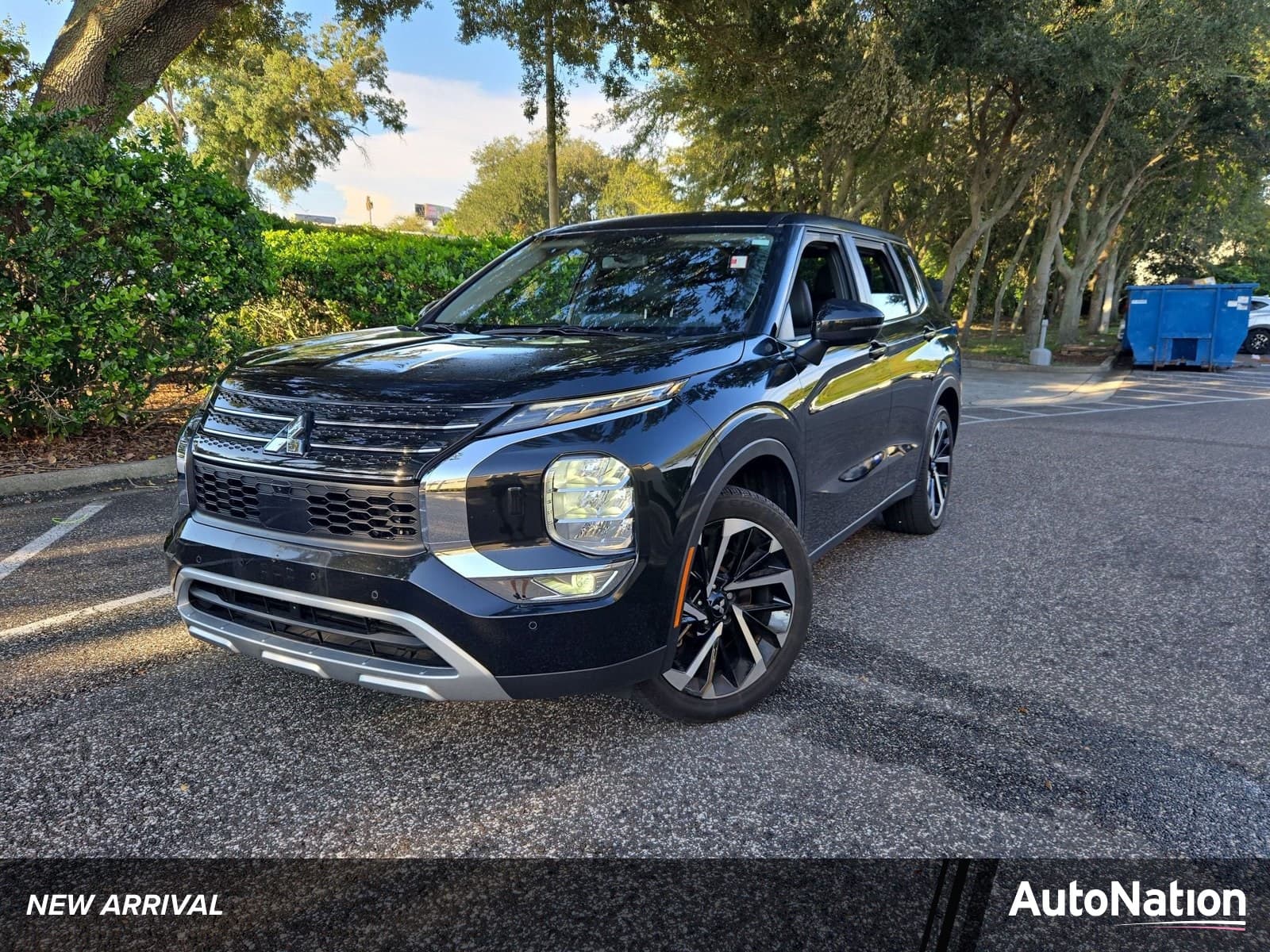 2024 Mitsubishi Outlander SE Black Edition — photo 1 of 15