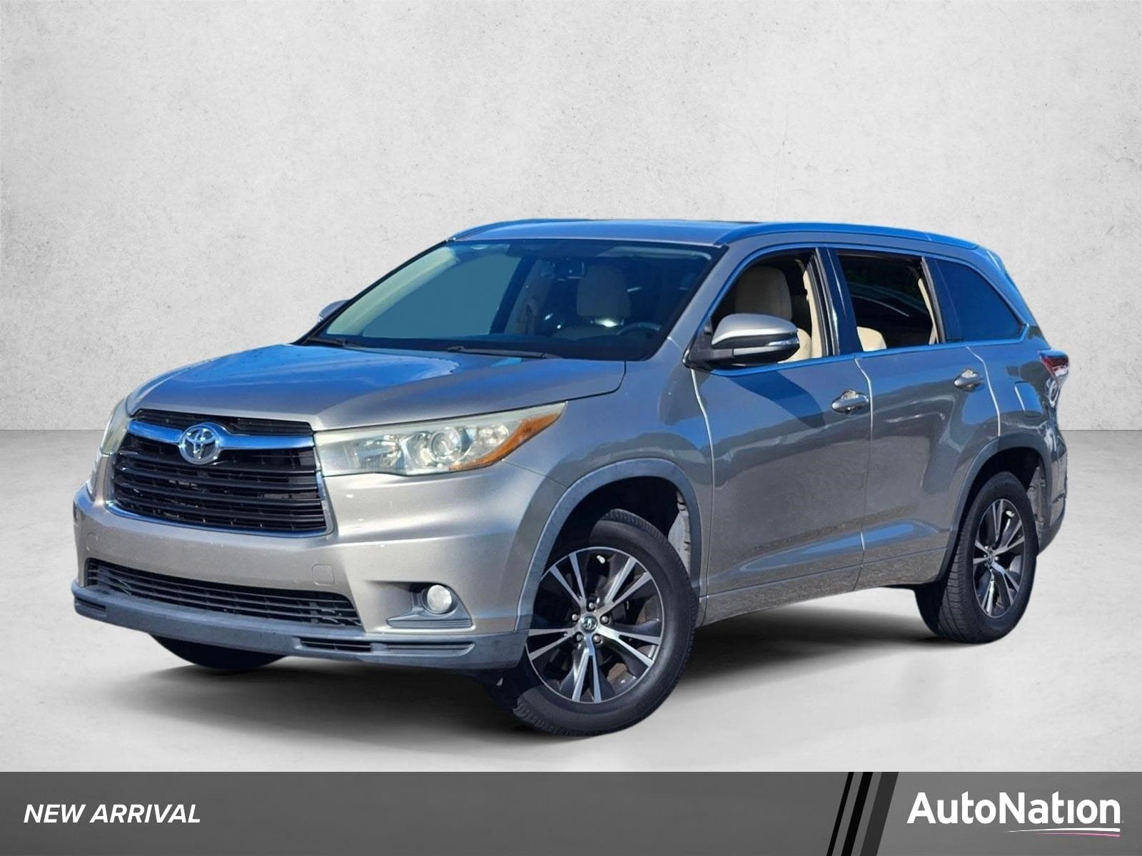 2016 Toyota Highlander XLE — photo 1 of 15