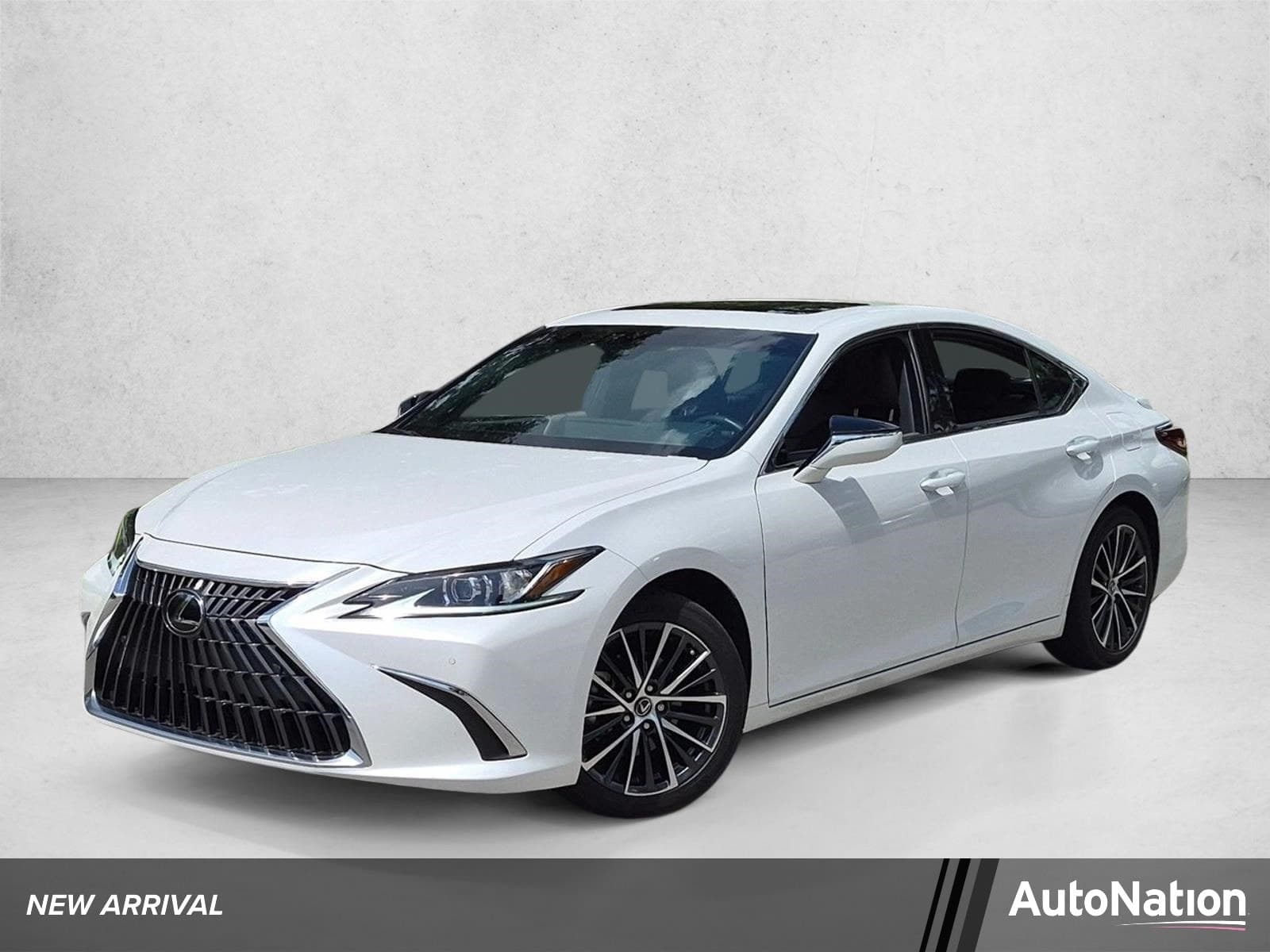 2025 Lexus ES 300h Base — photo 1 of 18