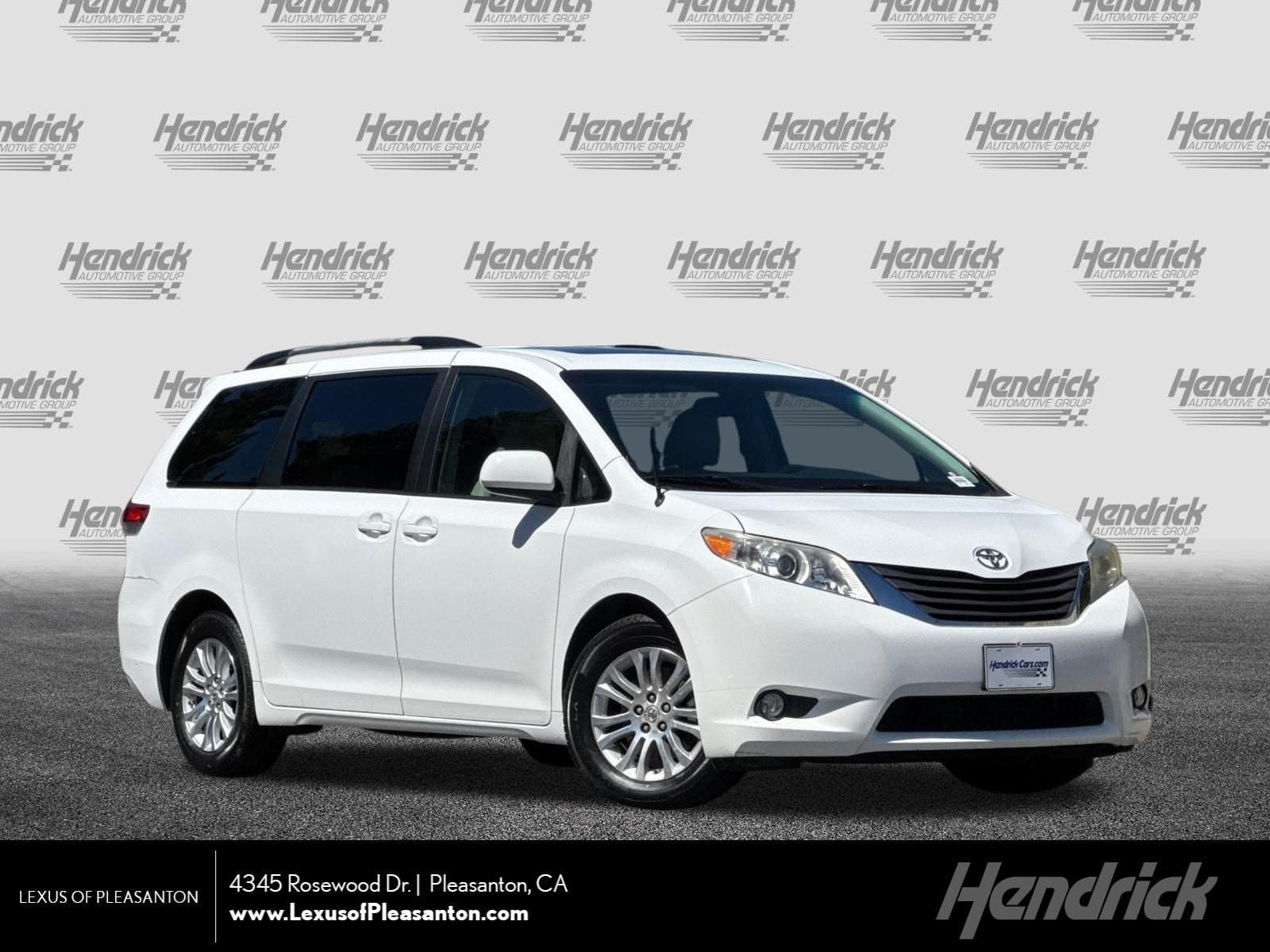 2011 Toyota Sienna XLE — photo 1 of 38