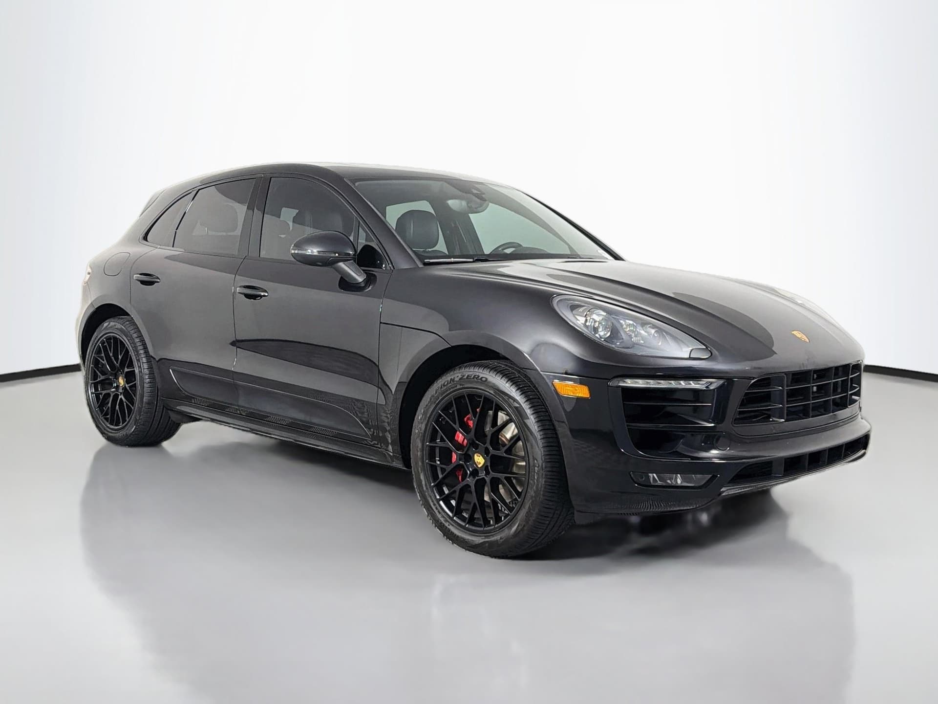2018 Porsche Macan GTS — photo 1 of 38