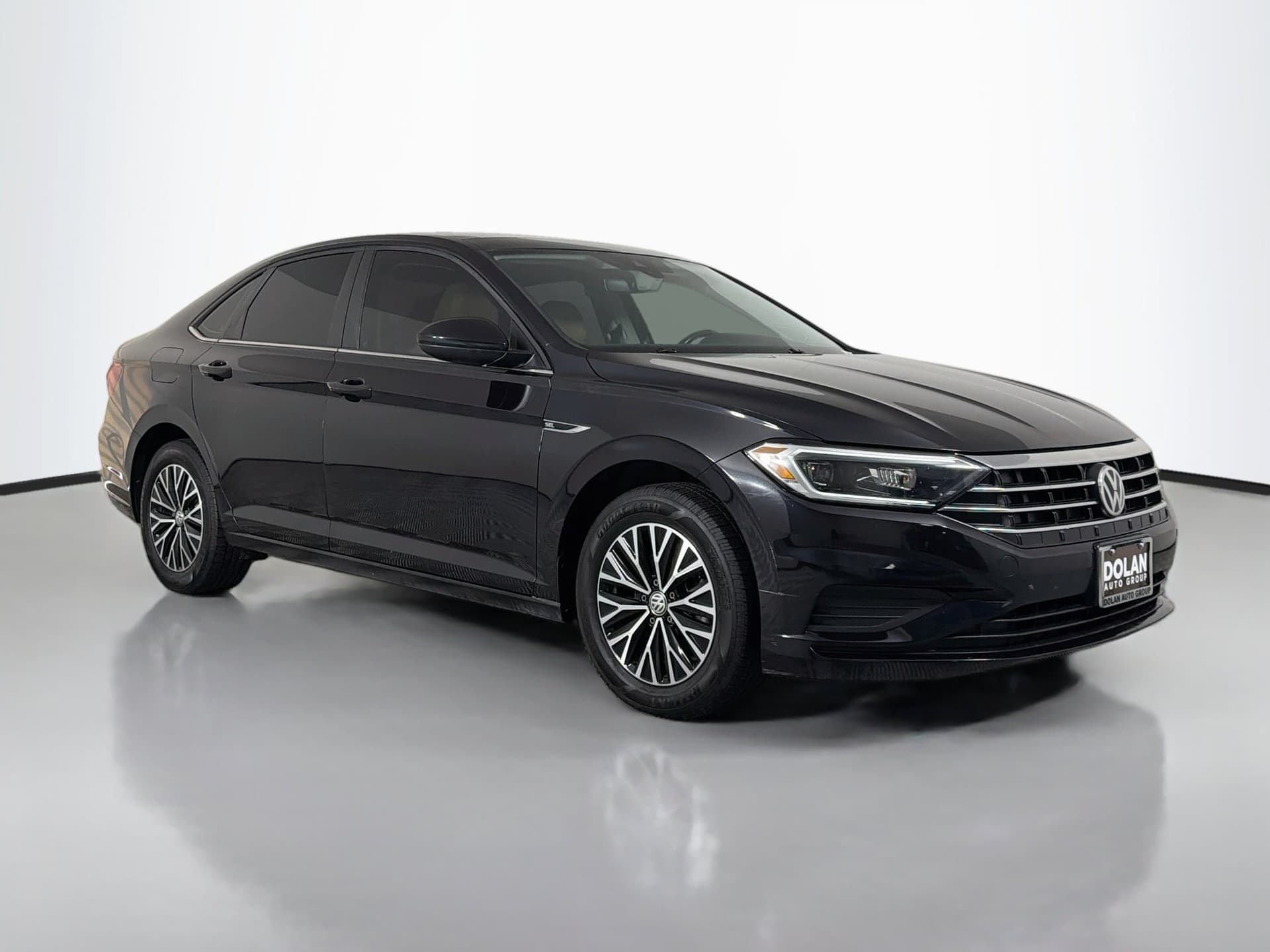 2019 Volkswagen Jetta SEL — photo 1 of 35