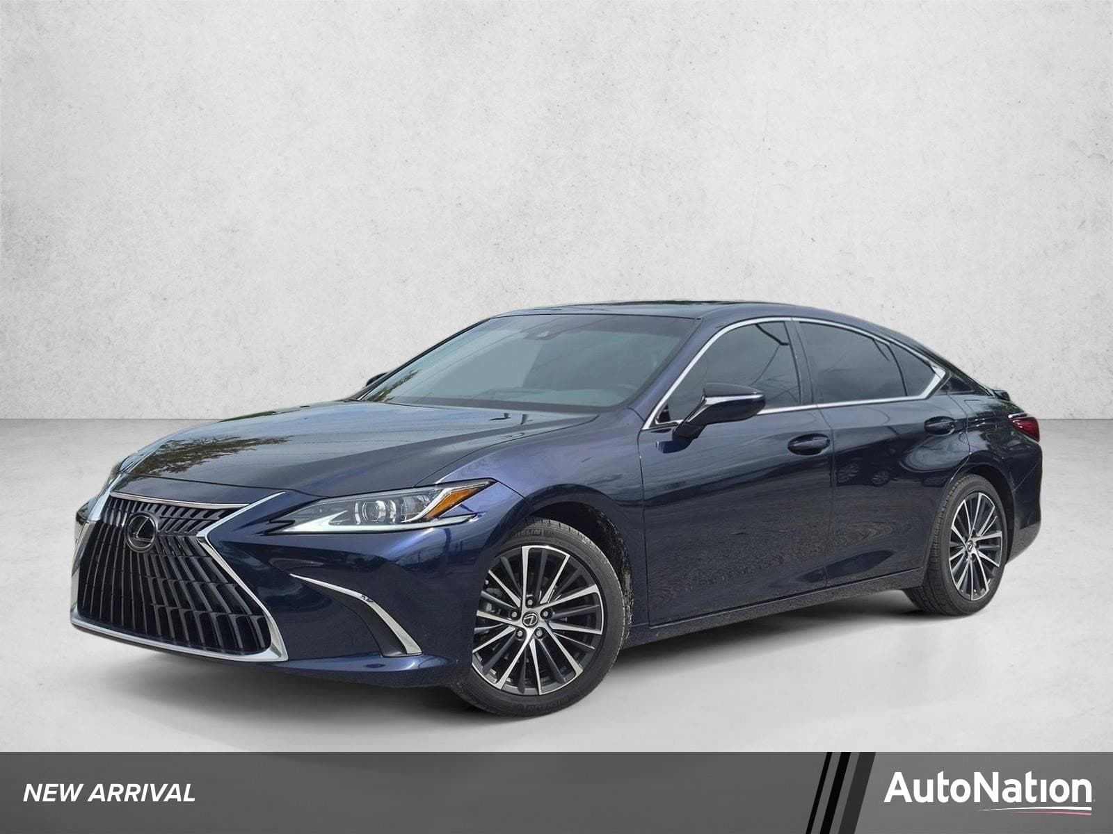 2025 Lexus ES 300h Base — photo 1 of 16