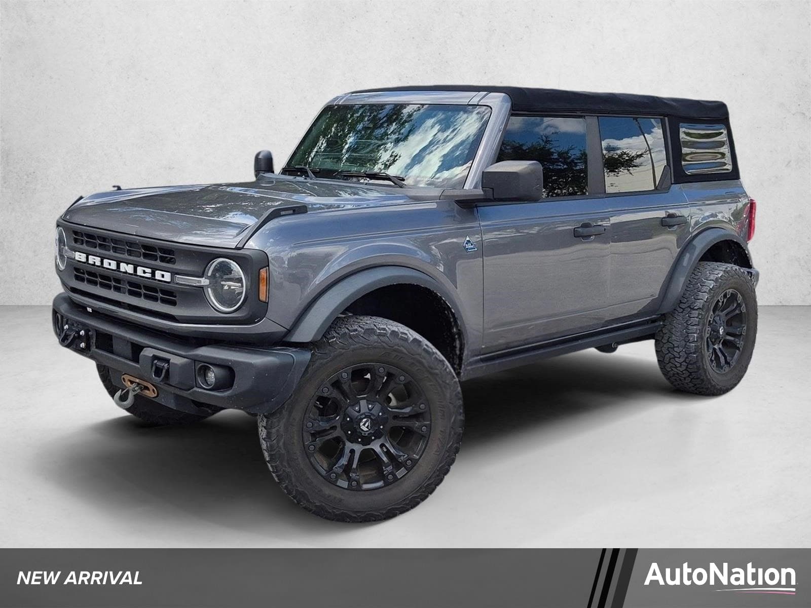 2022 Ford Bronco Base — photo 1 of 15
