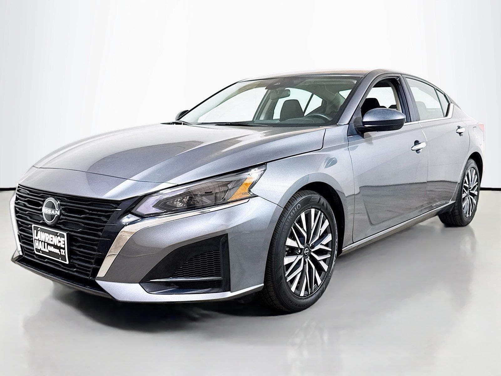 2025 Nissan Altima SV — photo 1 of 28