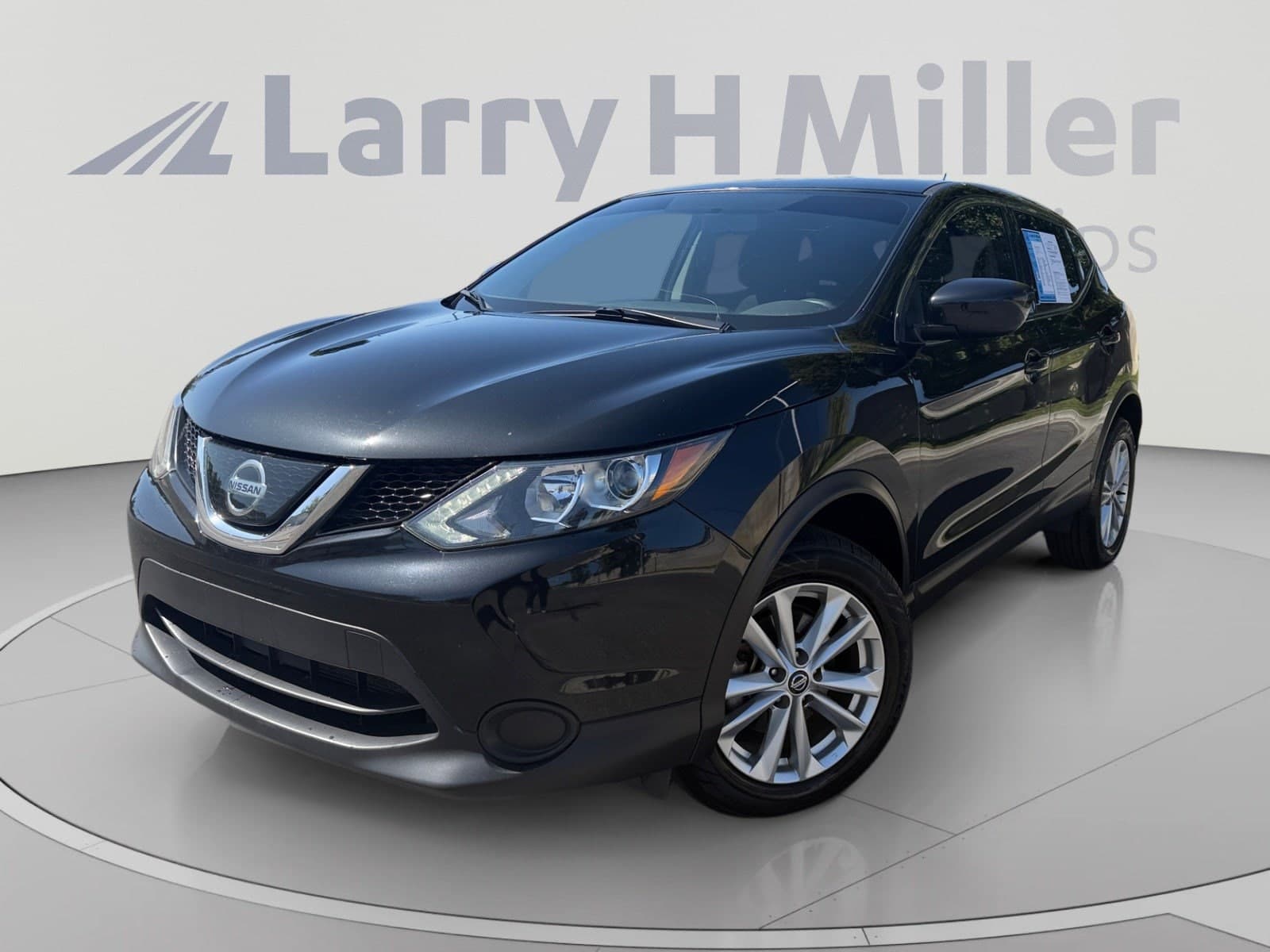 2019 Nissan Rogue Sport S — photo 1 of 34