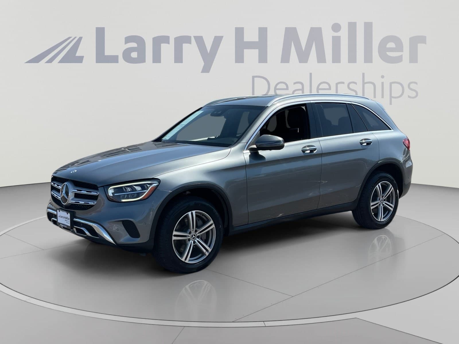 2022 Mercedes-Benz GLC 300 Base — photo 1 of 31