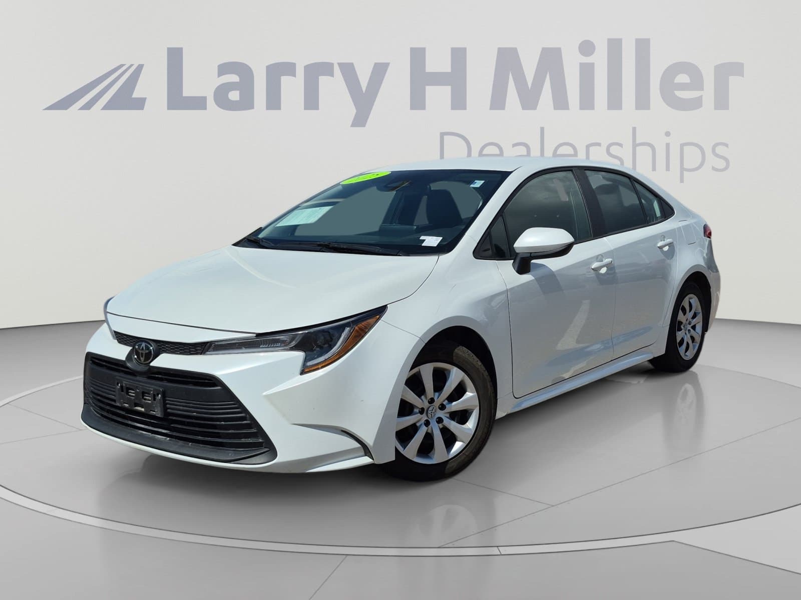 2025 Toyota Corolla LE — photo 1 of 39