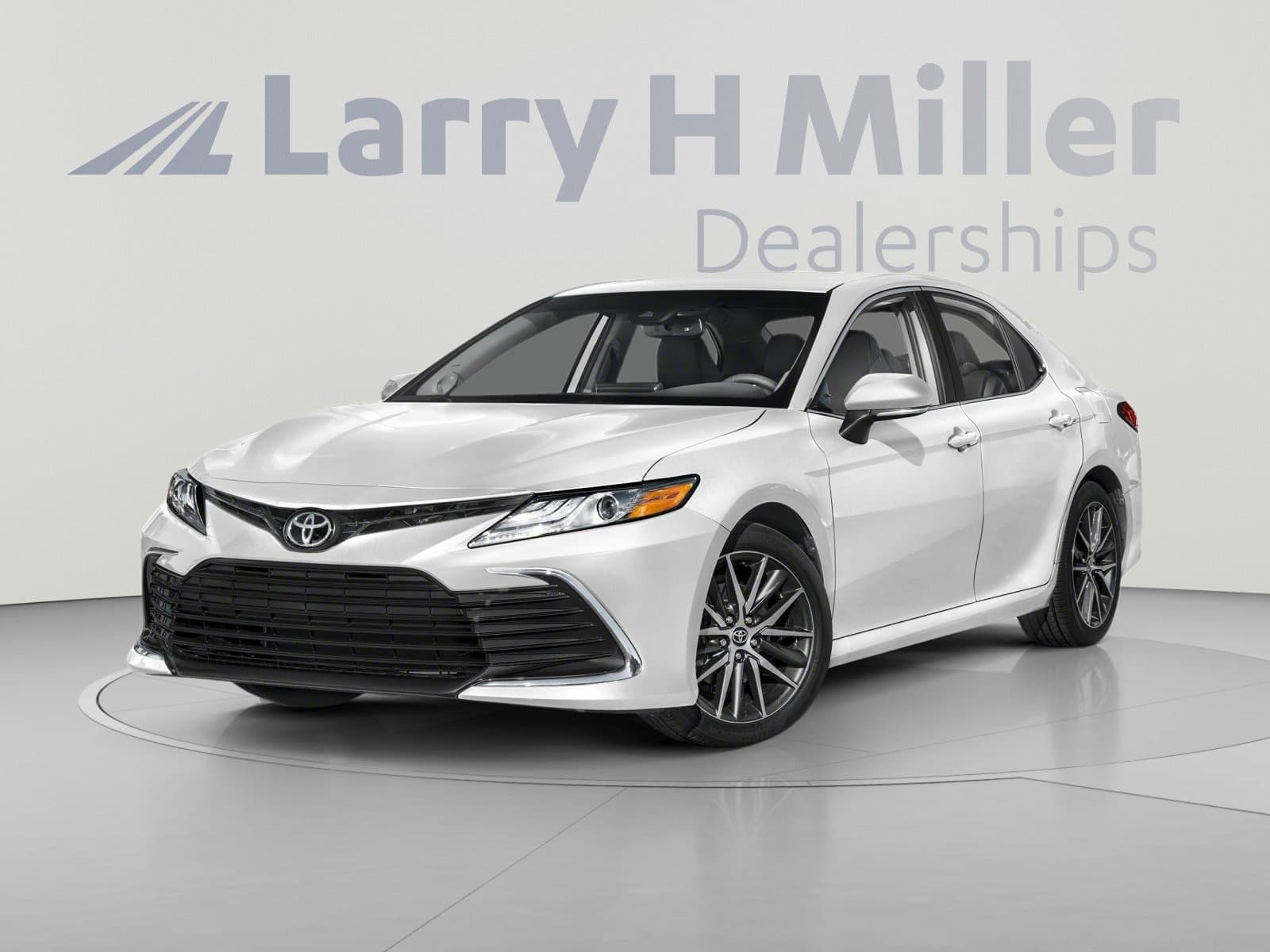 2022 Toyota Camry XLE V6 — photo 1 of 10