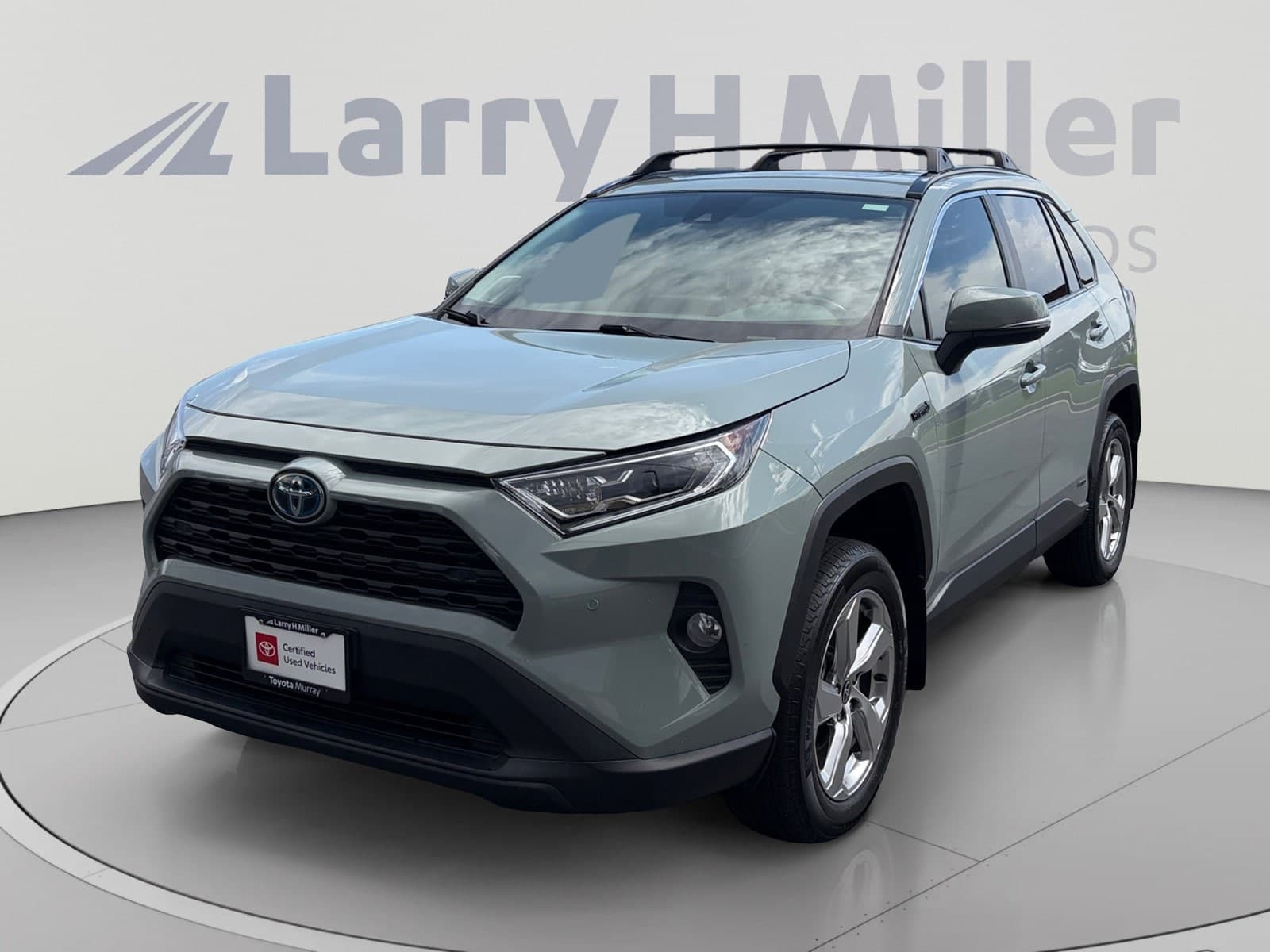 2021 Toyota RAV4 XLE Premium — photo 1 of 32