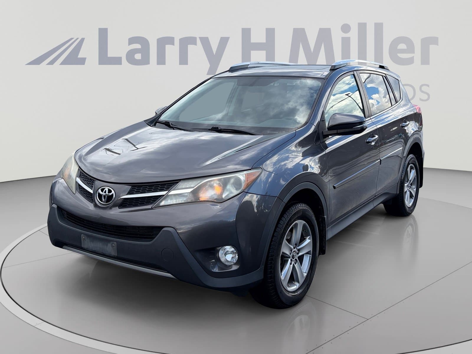 2015 Toyota RAV4 XLE — photo 1 of 34