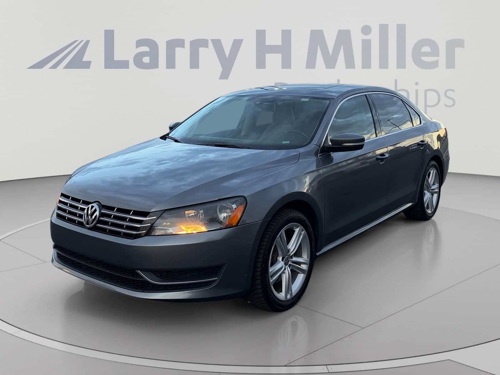 2015 Volkswagen Passat 2.0L TDI SE w/Sunroof — photo 1 of 33