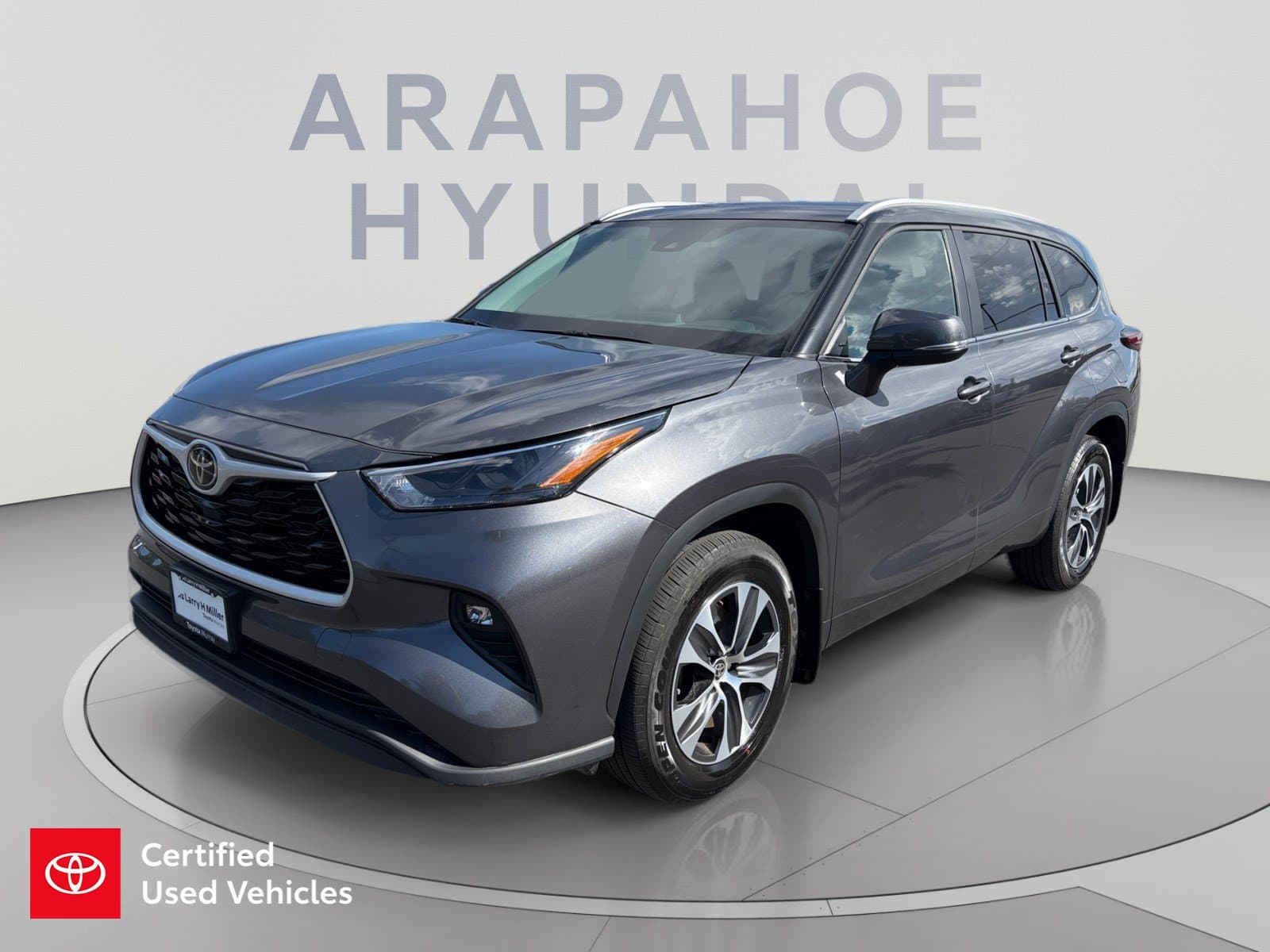 2025 Toyota Highlander XLE — photo 1 of 33