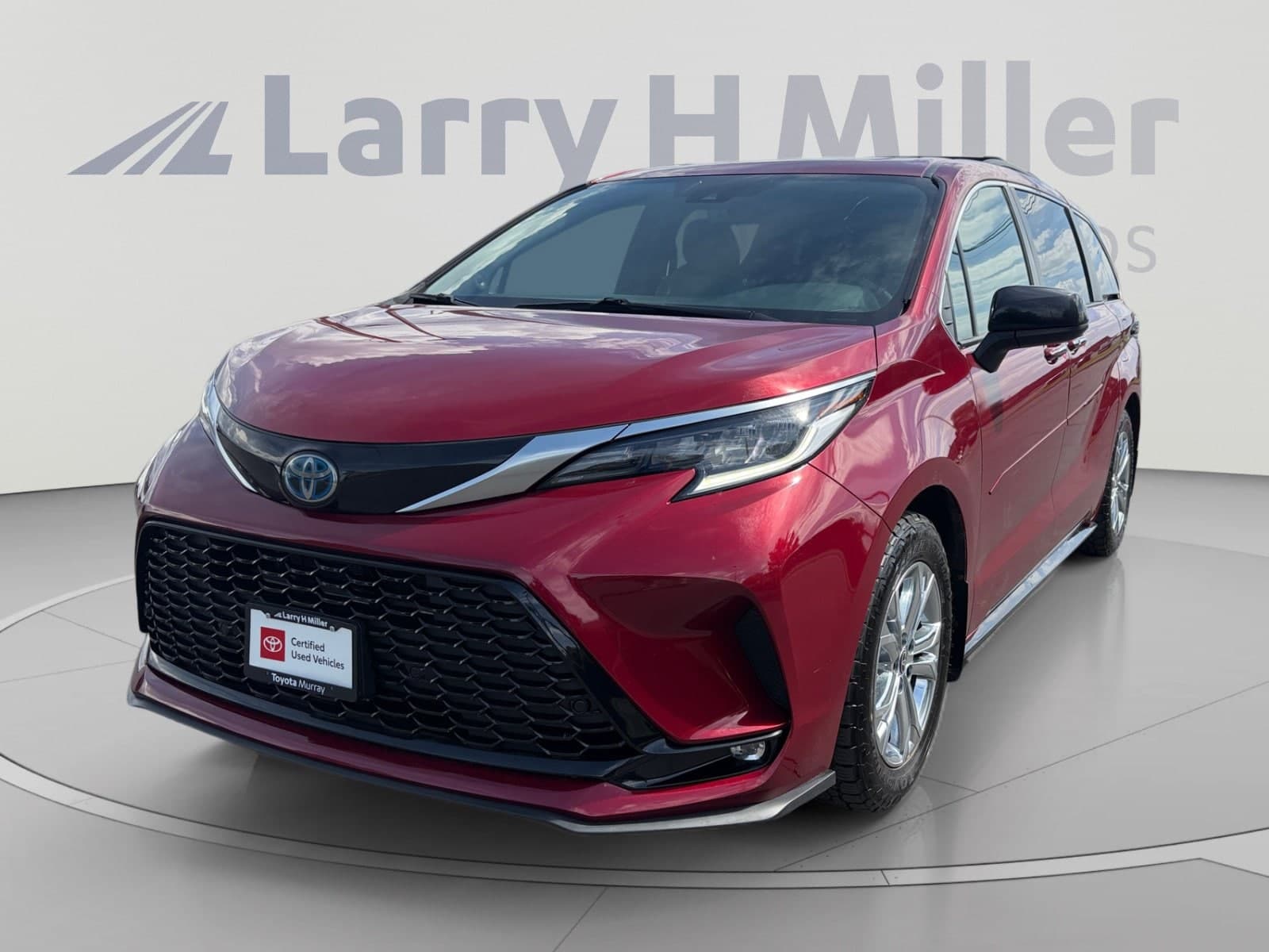 2022 Toyota Sienna XSE — photo 1 of 33