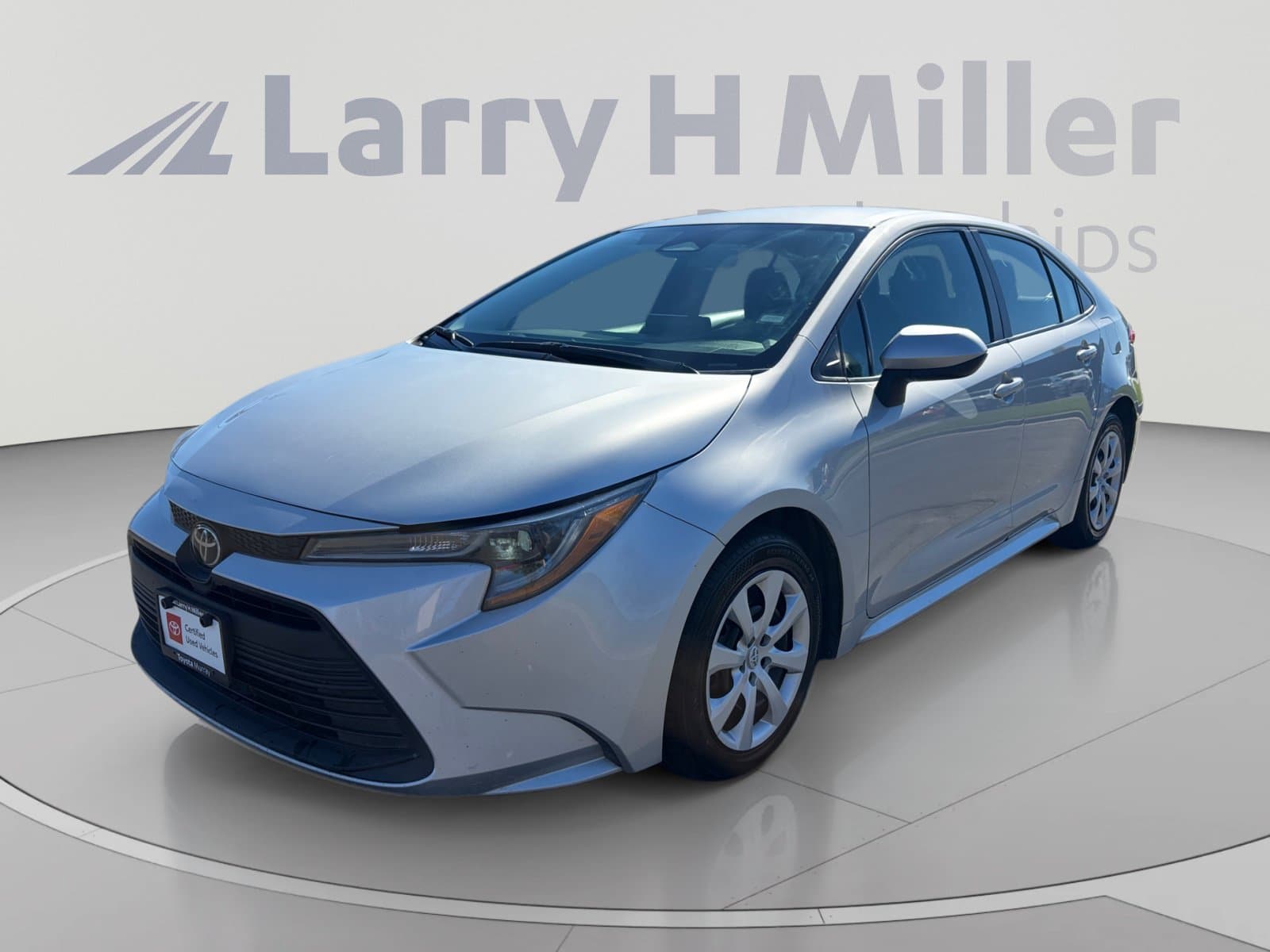 2024 Toyota Corolla LE — photo 1 of 34