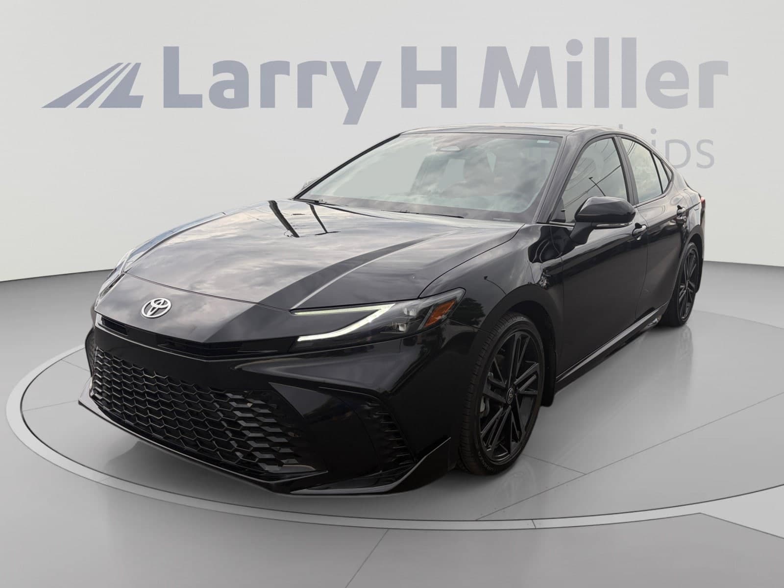 2025 Toyota Camry XSE — photo 1 of 35