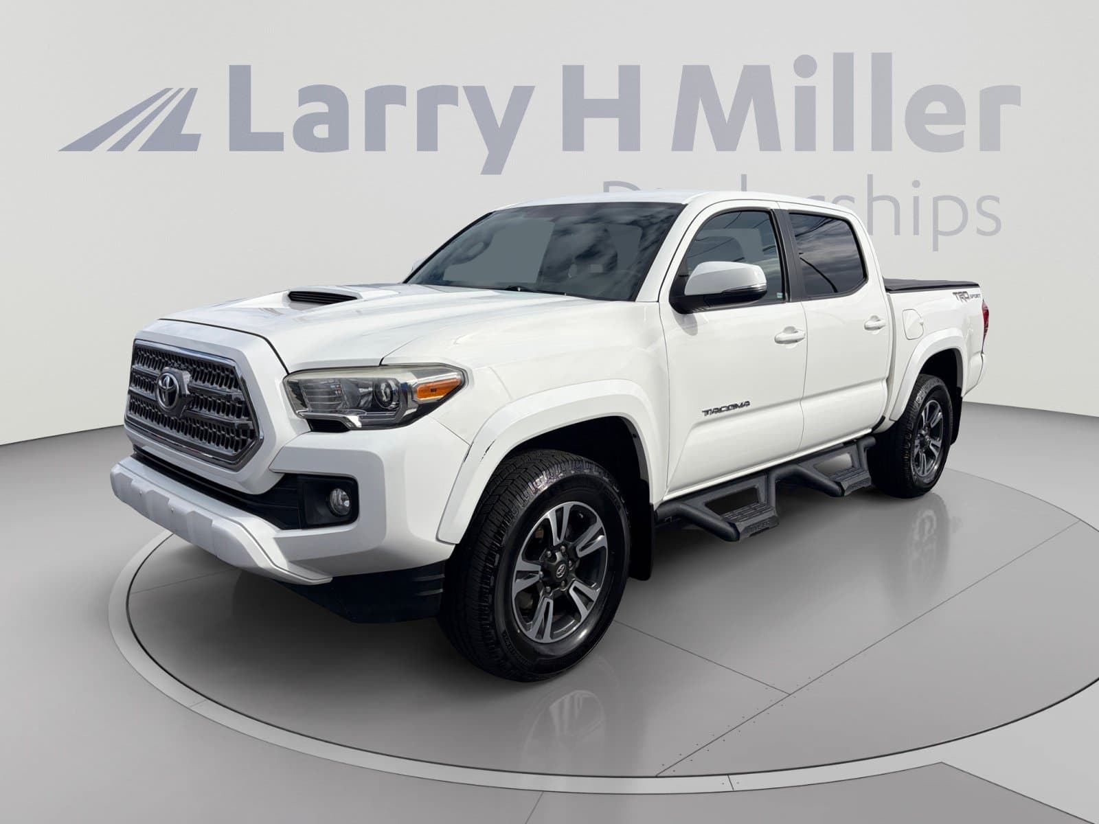 2017 Toyota Tacoma Base — photo 1 of 33