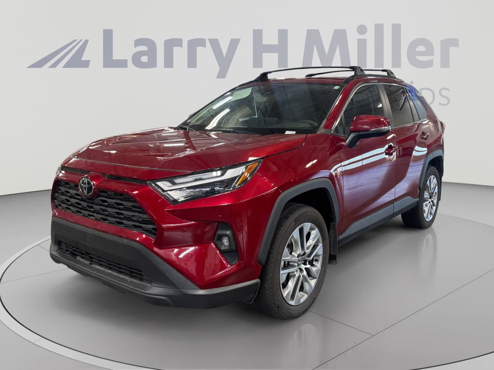 2025 Toyota RAV4 XLE Premium — photo 1 of 33