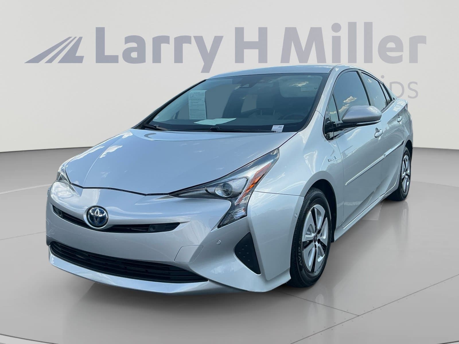 2017 Toyota Prius Three — photo 1 of 33