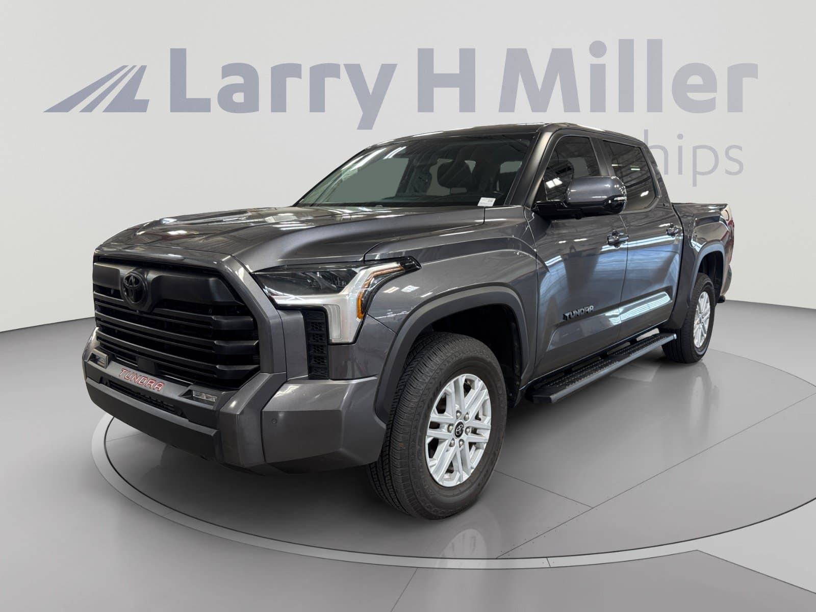 2024 Toyota Tundra SR5 — photo 1 of 33