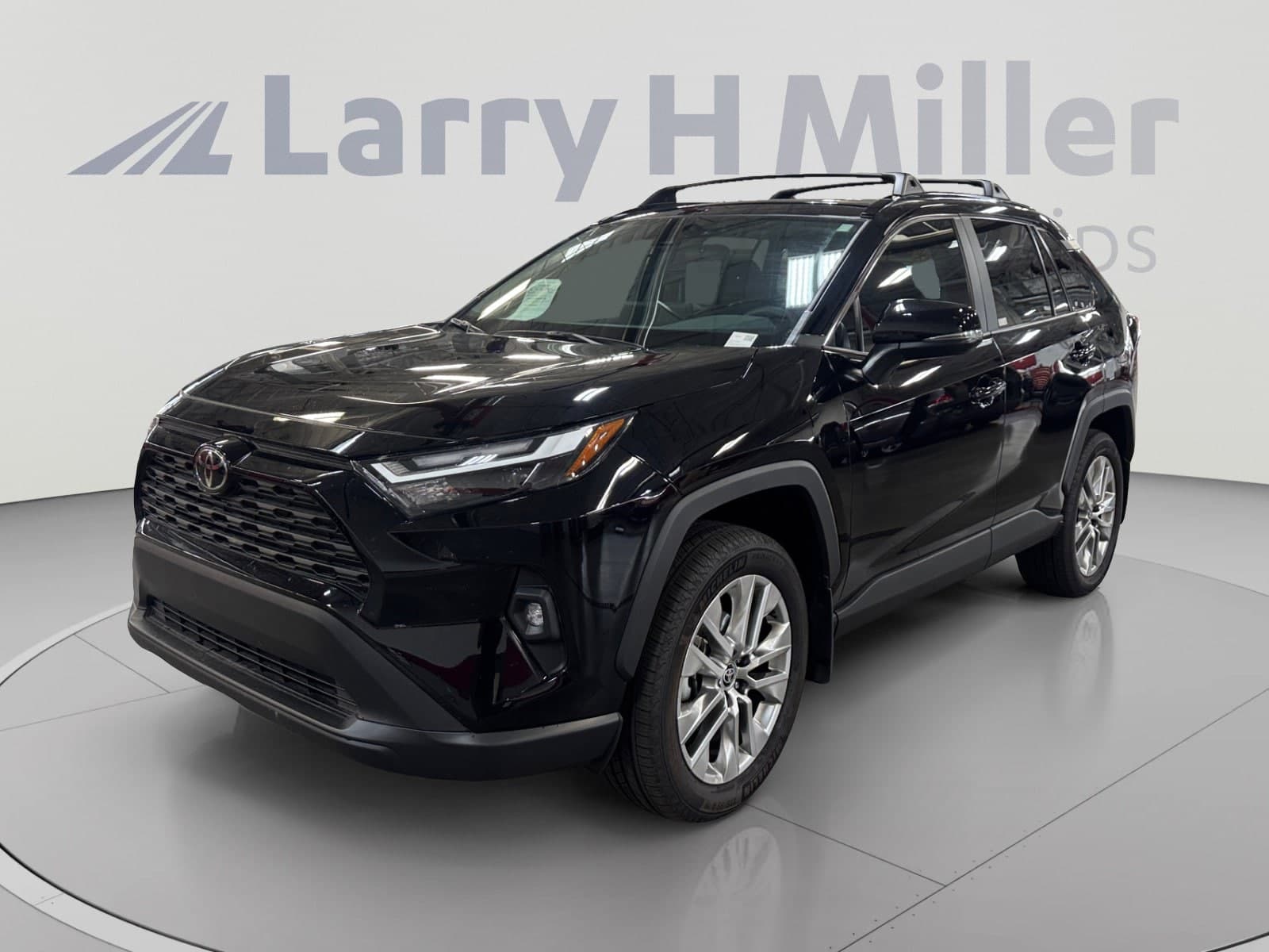 2025 Toyota RAV4 XLE Premium — photo 1 of 33