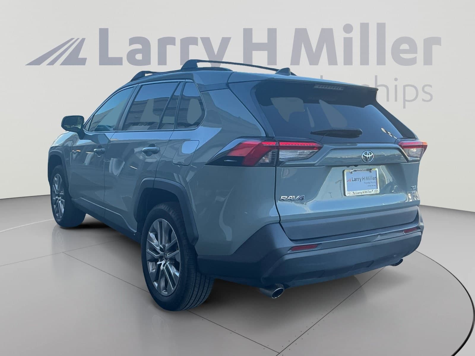 2022 Toyota RAV4 XLE Premium — photo 1 of 31