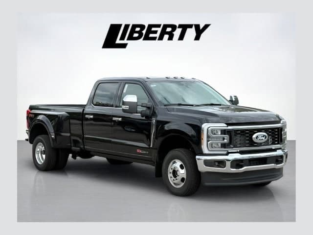 2027 Ford Super Duty F-350 DRW LARIAT — photo 1 of 52