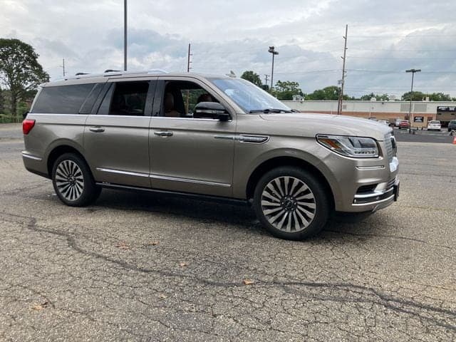 2019 Lincoln Navigator L Reserve — photo 1 of 17