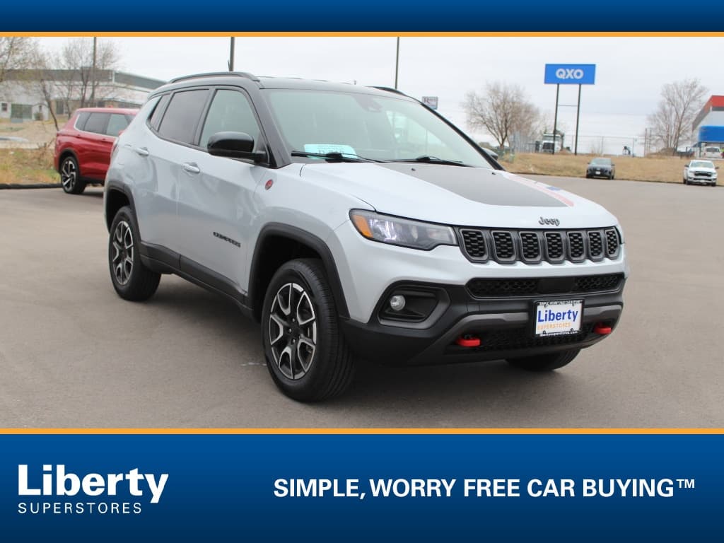 2024 Jeep Compass Trailhawk — photo 1 of 42