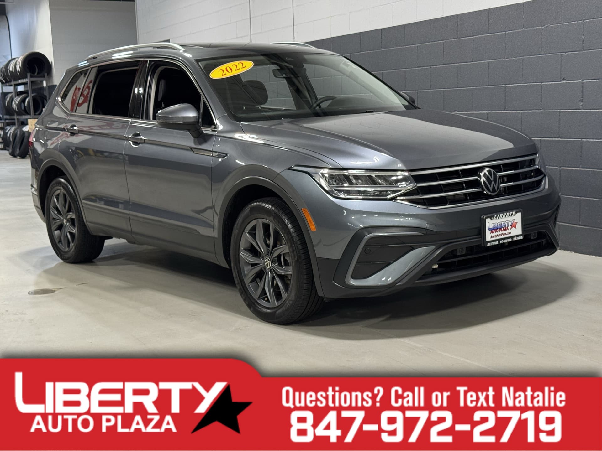 2022 Volkswagen Tiguan Base — photo 1 of 39