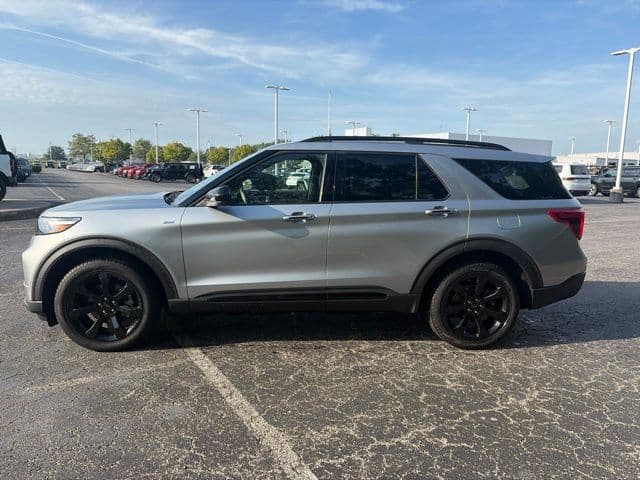 2023 Ford Explorer ST-Line — photo 1 of 17