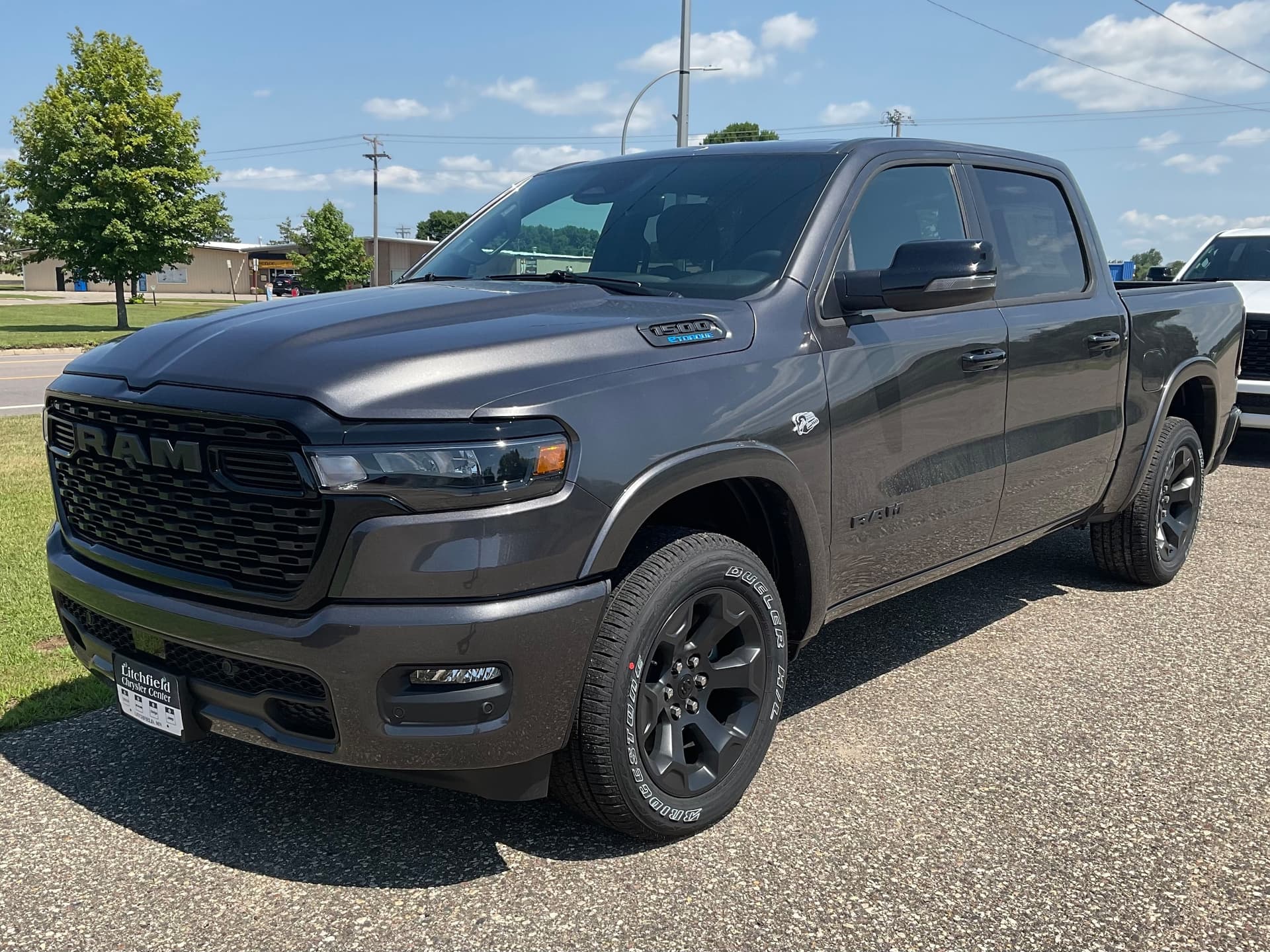 2026 RAM 1500 BIG HORN CREW CAB 4X4 5'7 BOX — photo 1 of 27