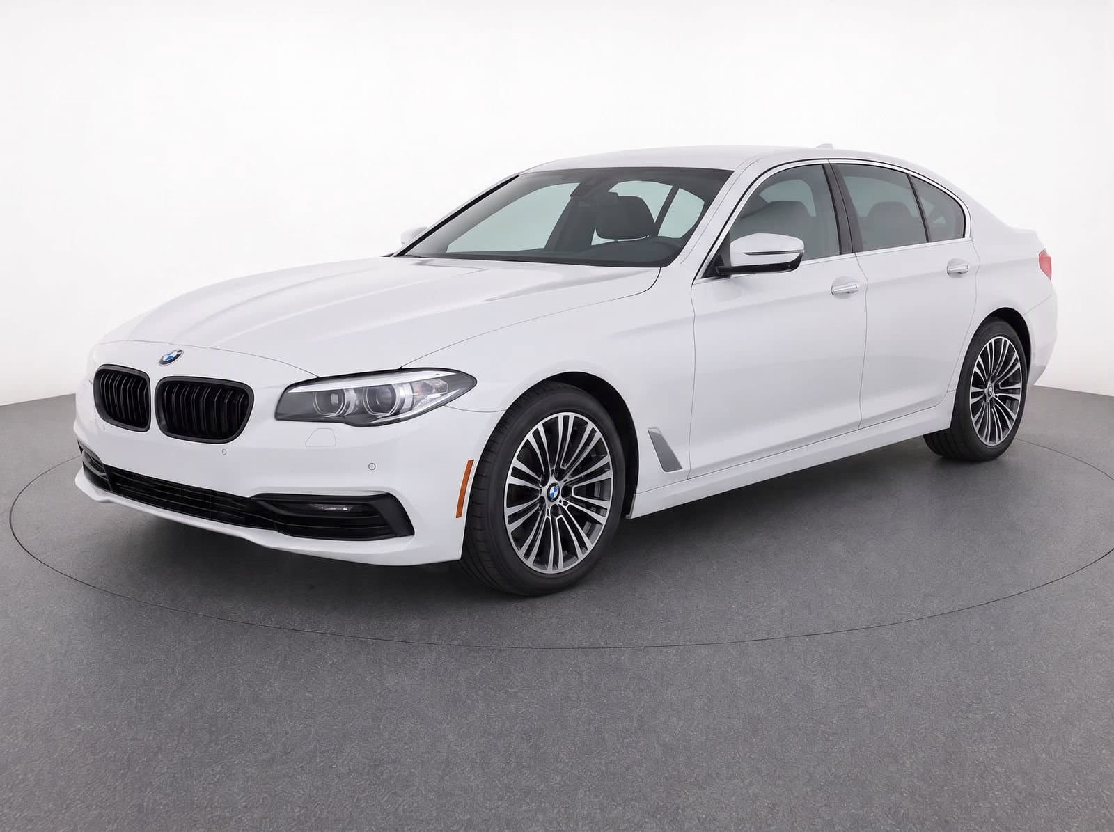 2018 BMW 5 Series 530i — photo 1 of 8