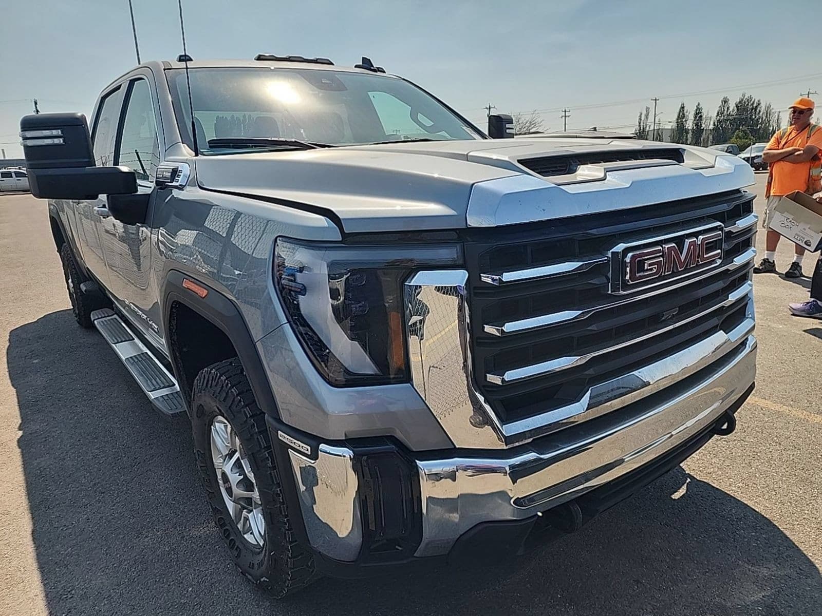 2024 GMC Sierra 2500 HD SLE — photo 1 of 8