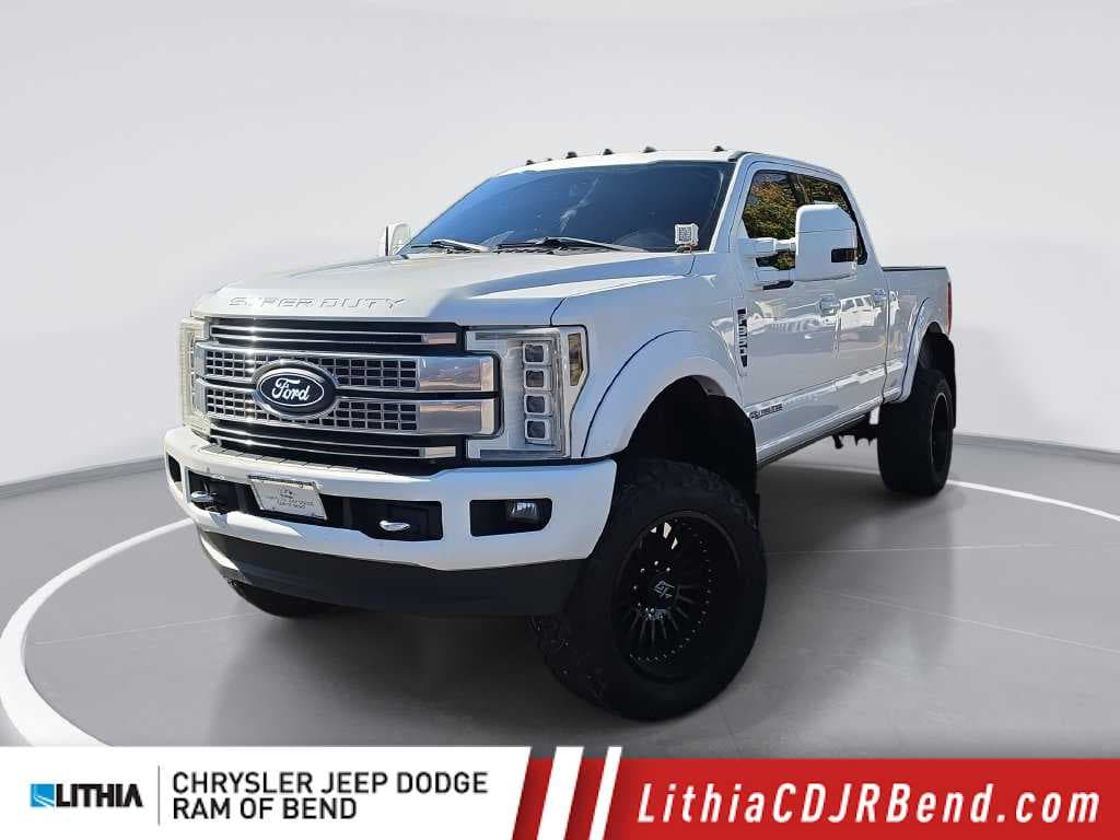 2017 Ford Super Duty F-350 SRW Lariat — photo 1 of 8
